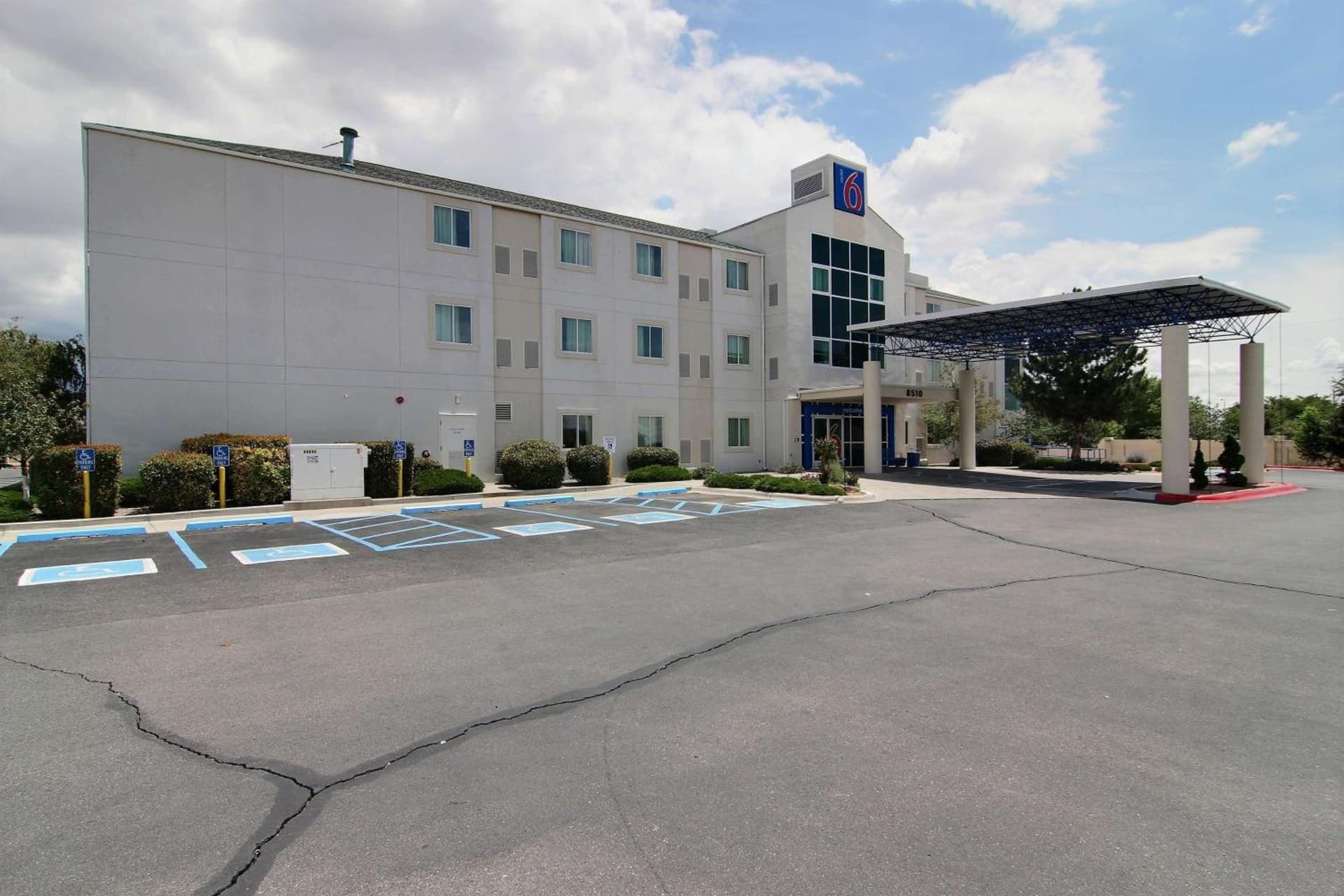 Motel 6-Albuquerque, NM - North gallery photo in Albuquerque, NM — image 31