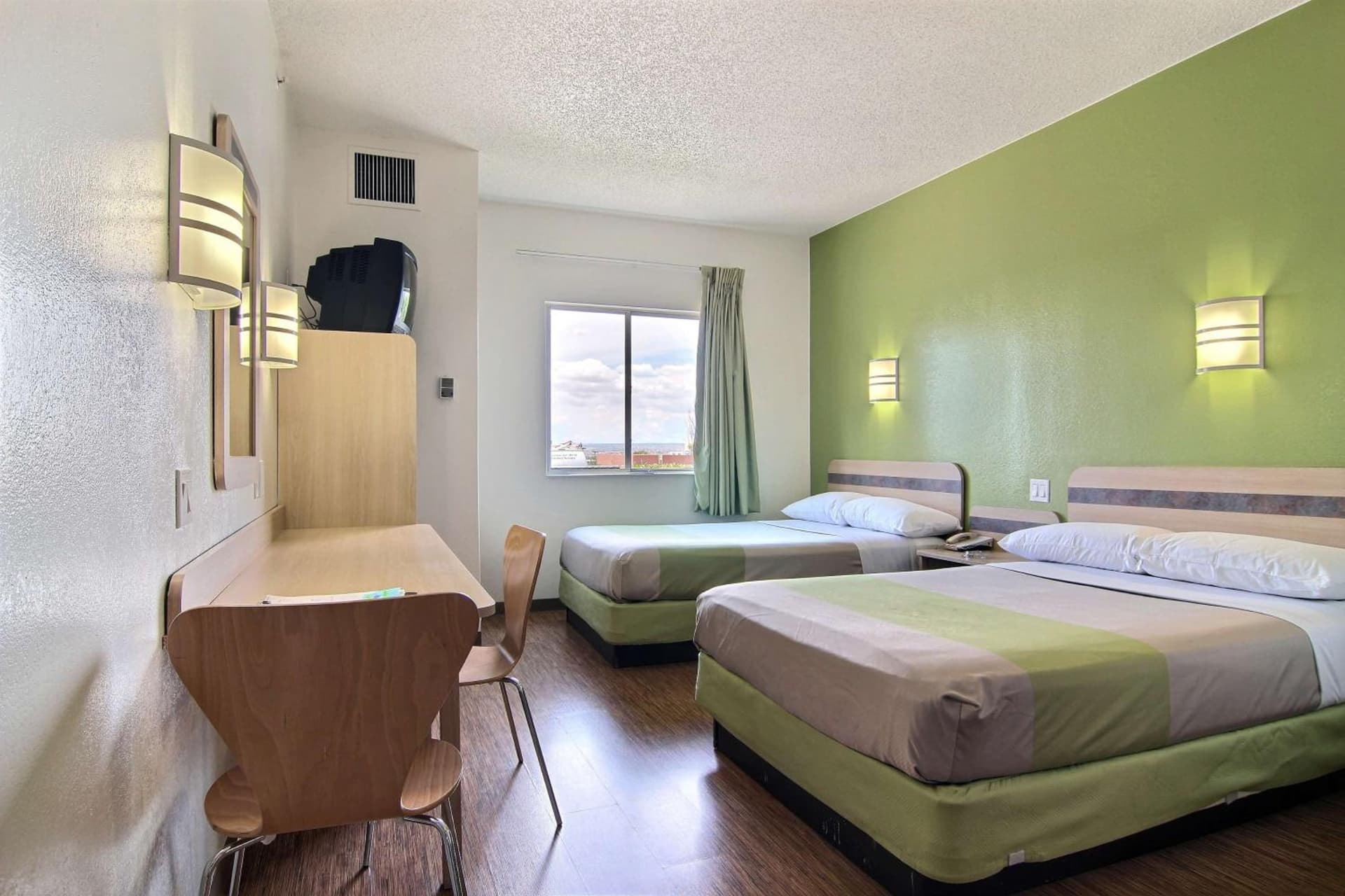 Motel 6-Albuquerque, NM - North gallery photo in Albuquerque, NM — image 32