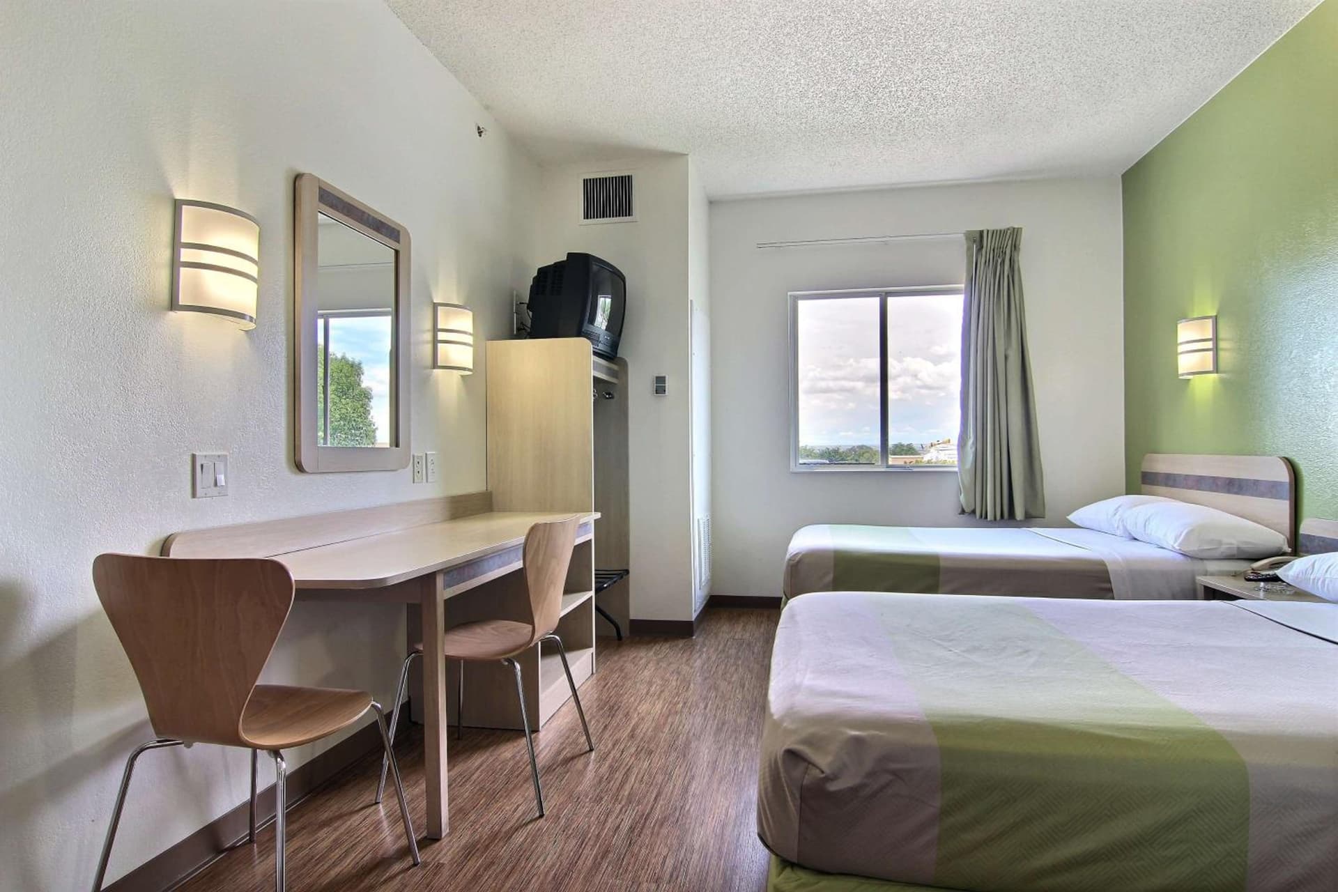 Motel 6-Albuquerque, NM - North gallery photo in Albuquerque, NM — image 27