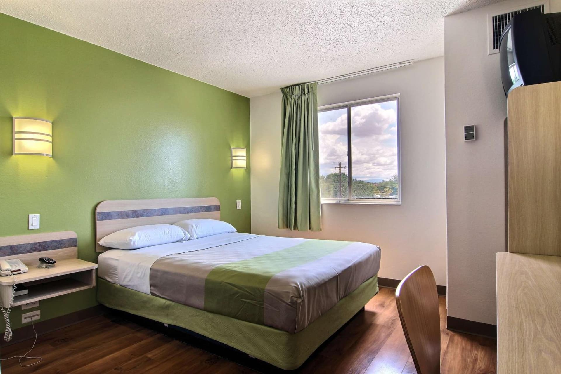 Motel 6-Albuquerque, NM - North gallery photo in Albuquerque, NM — image 28