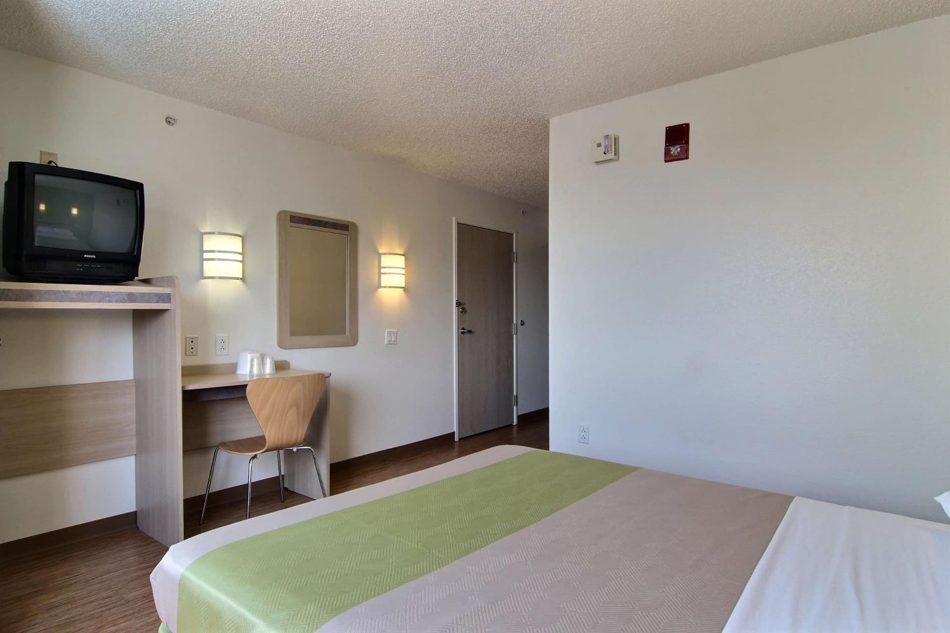 Motel 6-Albuquerque, NM - North gallery photo in Albuquerque, NM — image 21