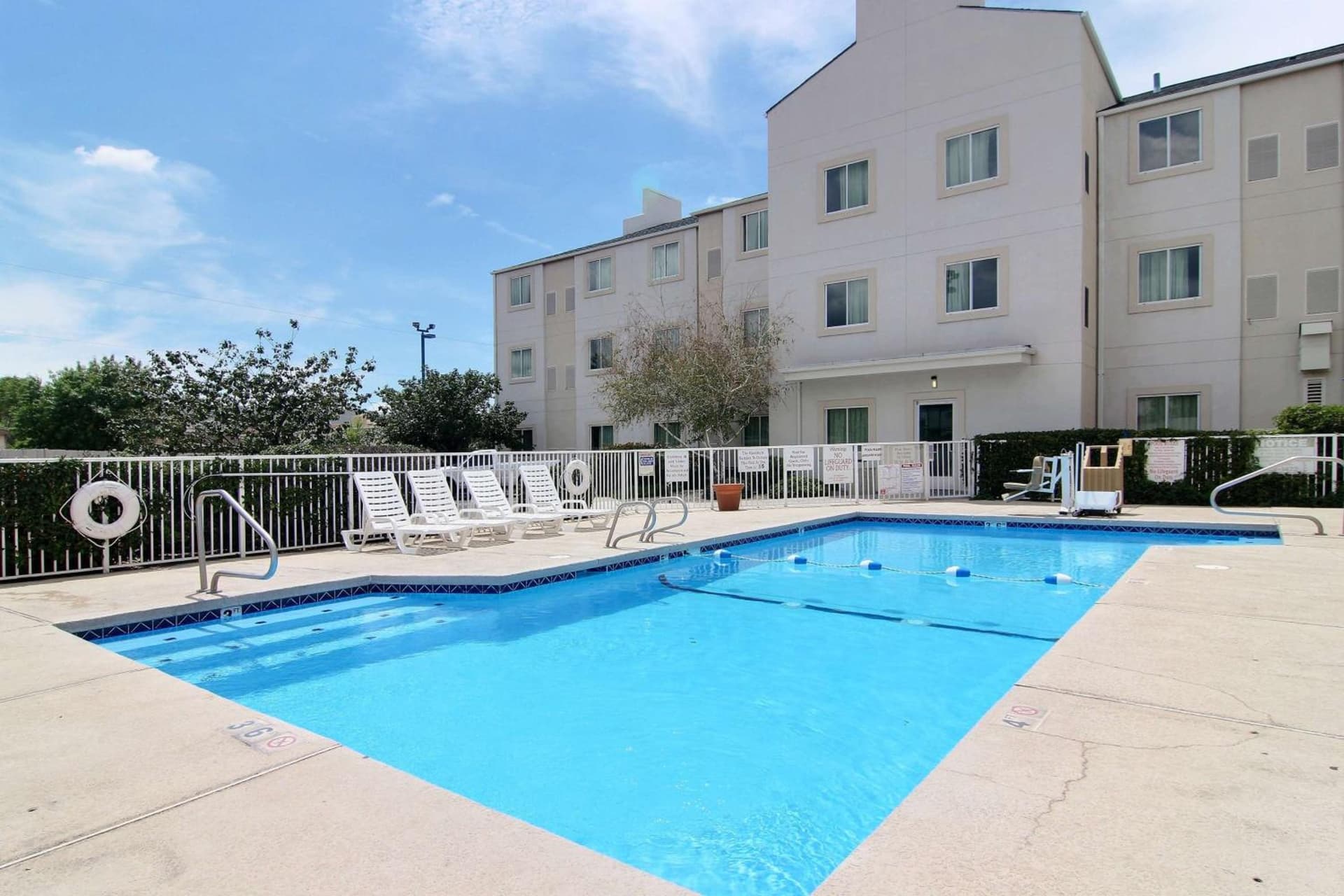 Motel 6-Albuquerque, NM - North property views in Albuquerque, NM — gallery photo 3