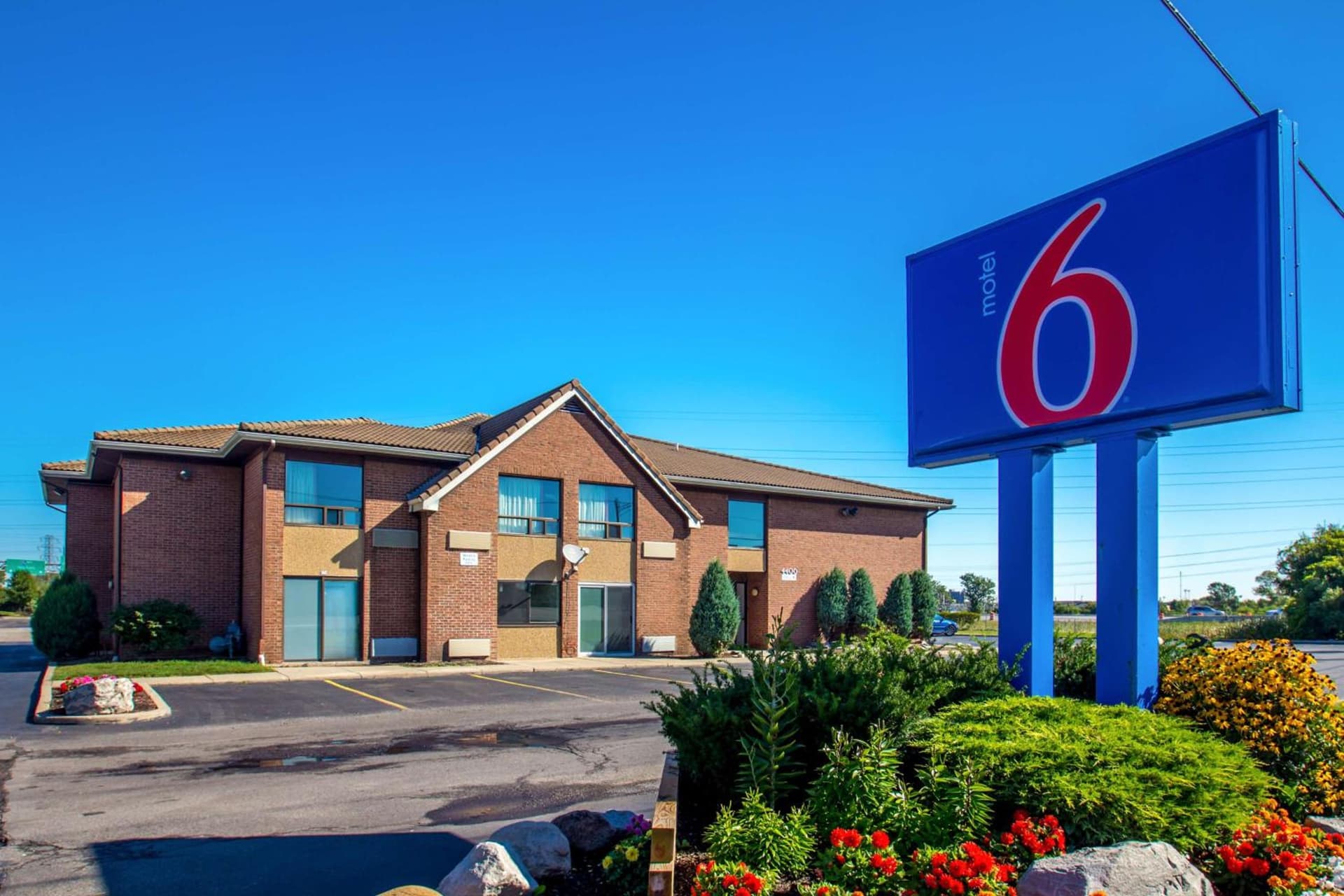 Motel 6-Amherst, NY - Buffalo featured exterior or lobby in Amherst, NY — similar hotel