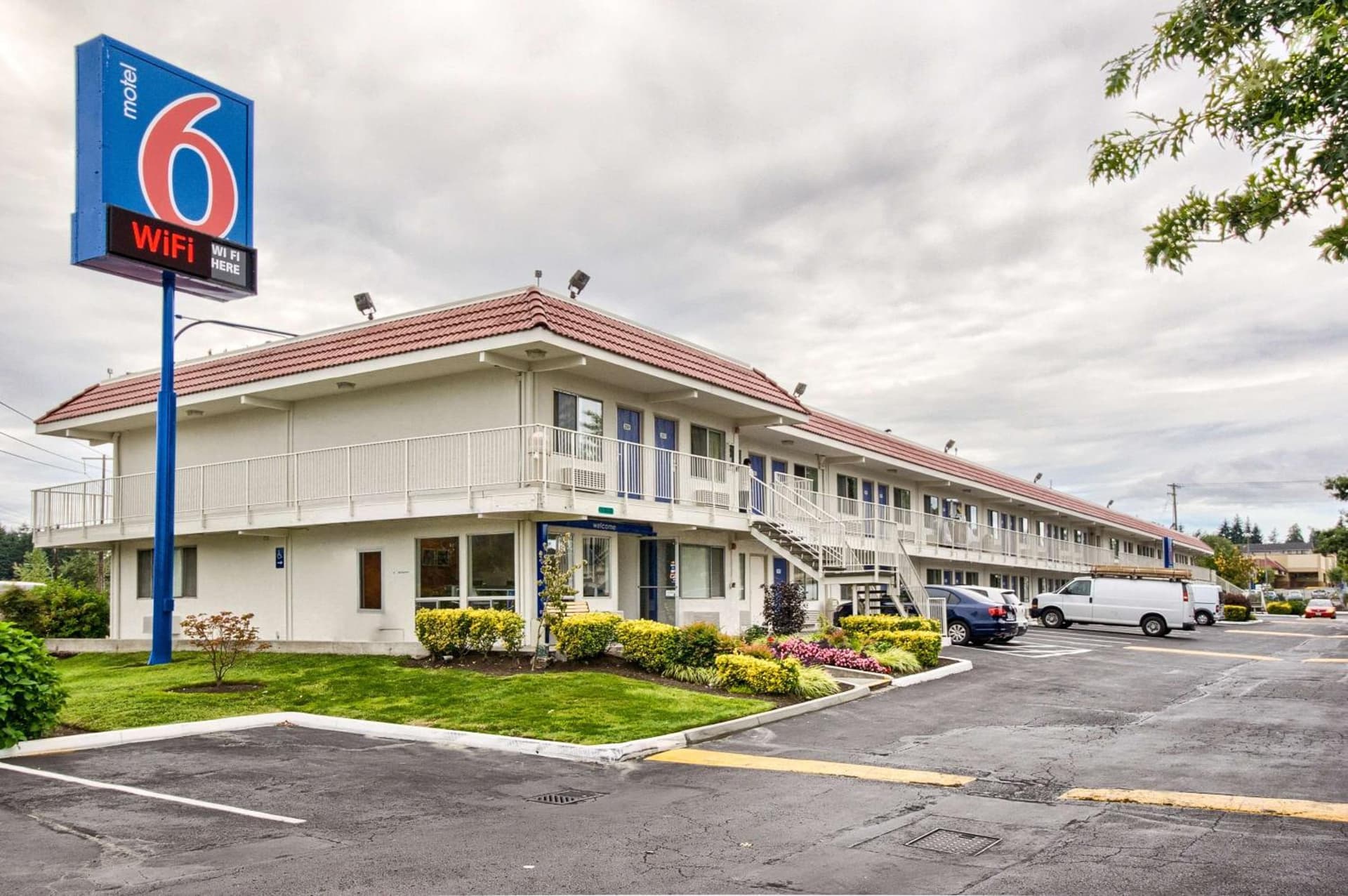 Motel 6-Everett, WA - South featured exterior or lobby in Wintermutes Corner, WA — similar hotel