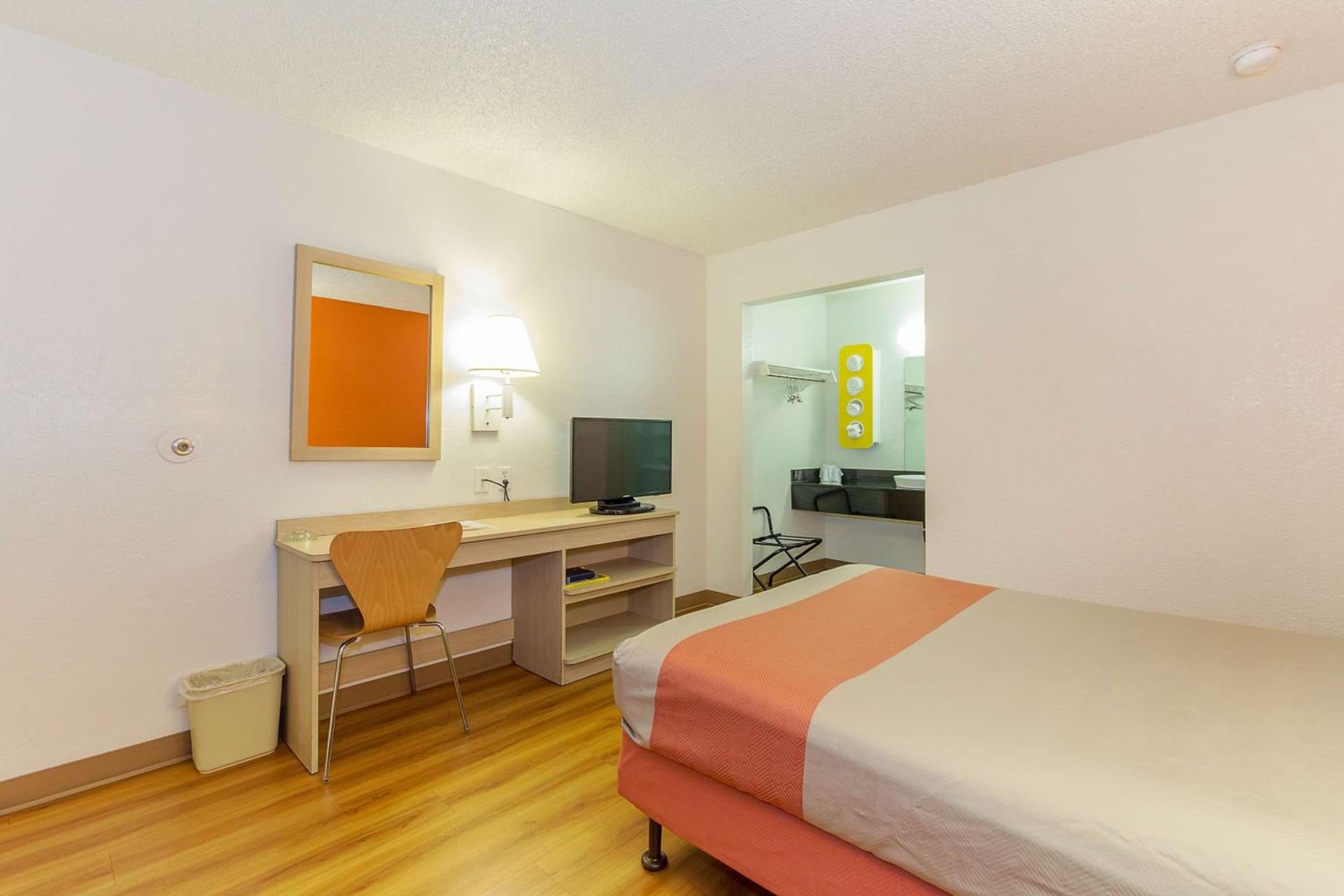 Motel 6 Hayward, CA- Silicon Valley Gateway gallery photo in Hayward, CA — image 28