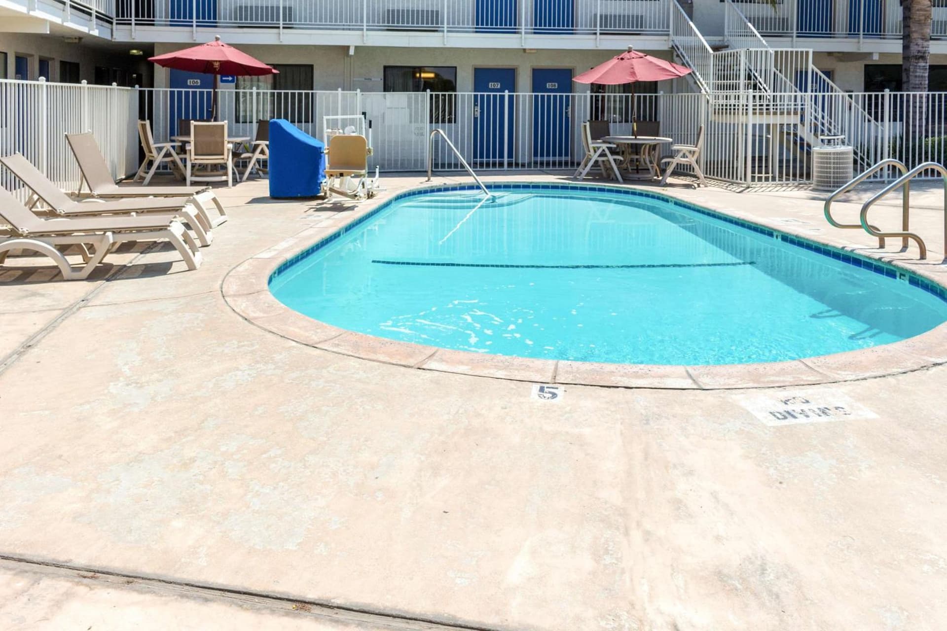 Motel 6 Bakersfield, CA - Convention Center gallery photo in Bakersfield, CA — image 5