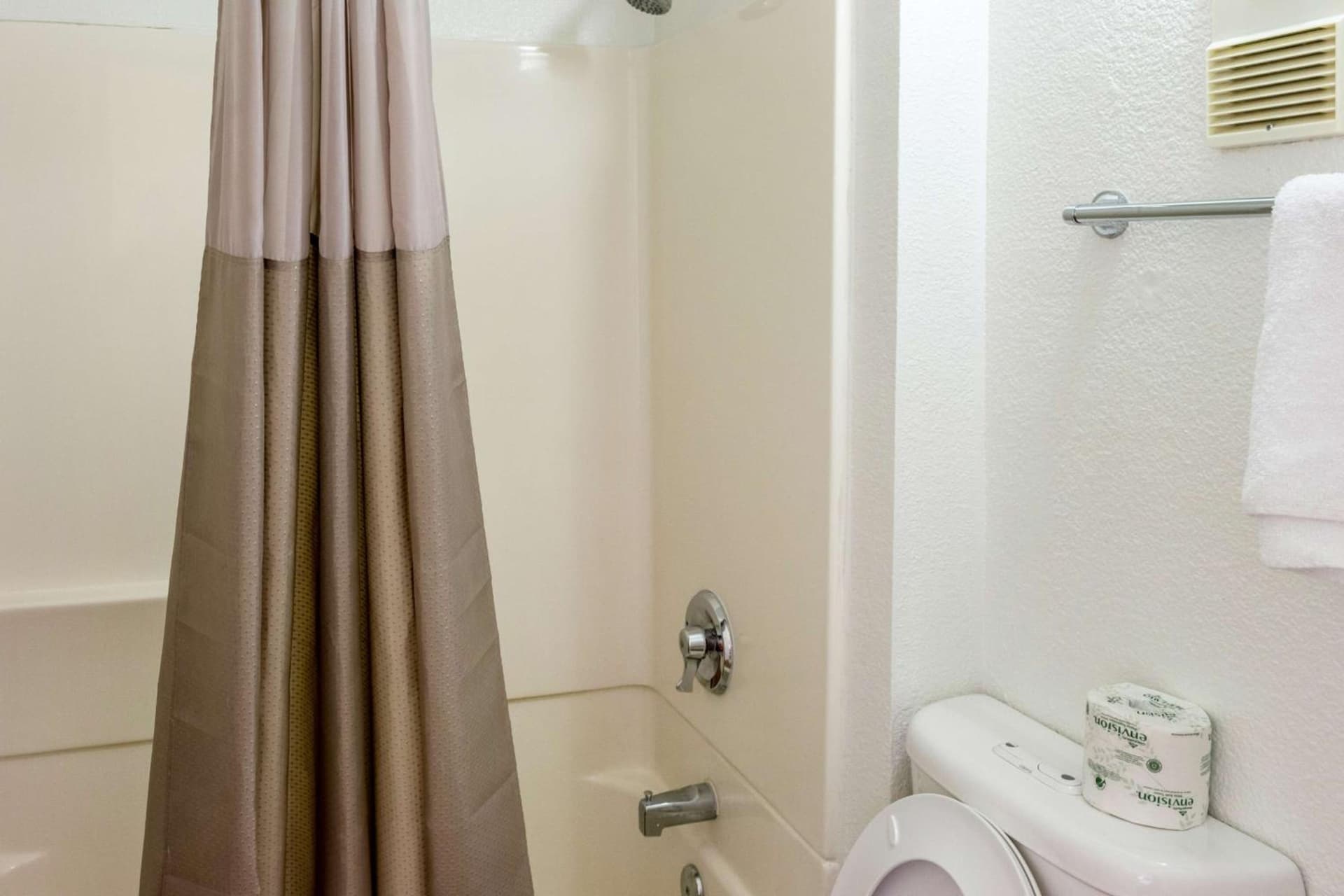 Motel 6 Bakersfield, CA - Convention Center gallery photo in Bakersfield, CA — image 51