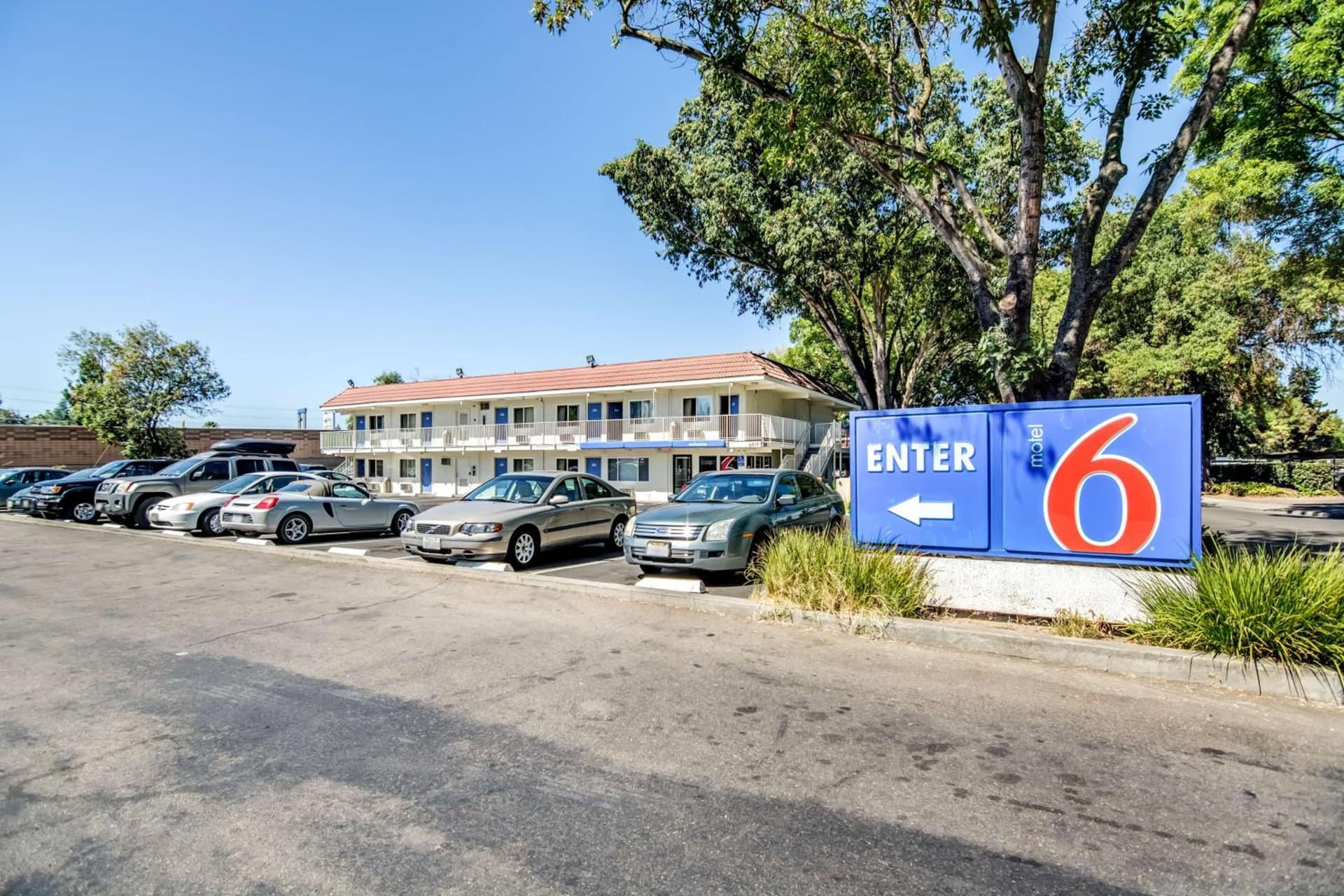 Motel 6-Stockton, CA - North featured exterior or lobby in Lincoln Village, CA — similar hotel