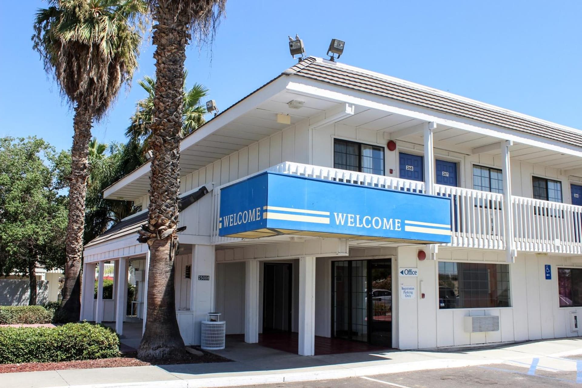 Motel 6-Coalinga, CA - East featured exterior or lobby in Coalinga, CA — similar hotel