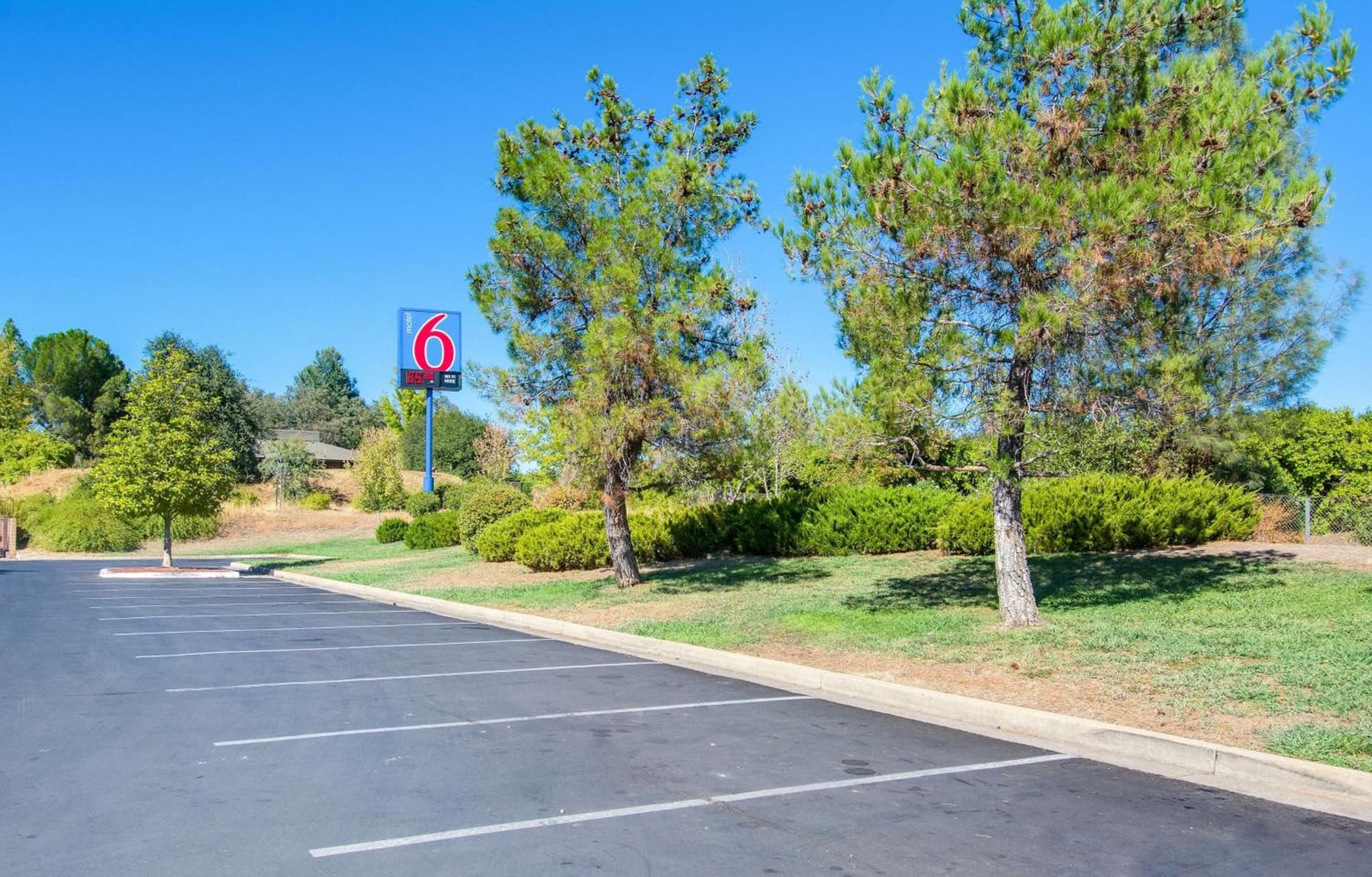 Motel 6-Redding, CA - South gallery photo in Redding, CA — image 36