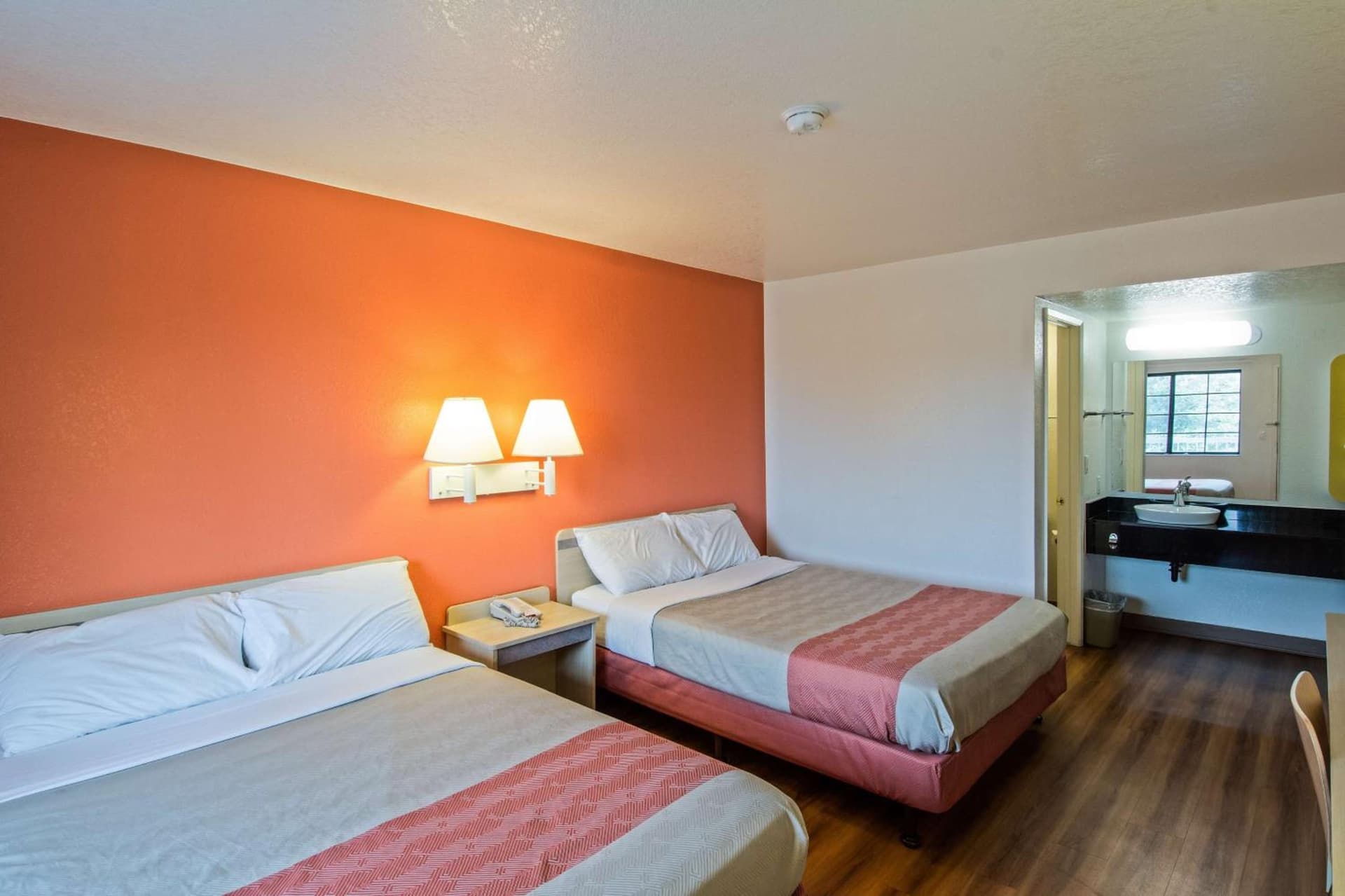 Motel 6-Redding, CA - South gallery photo in Redding, CA — image 32
