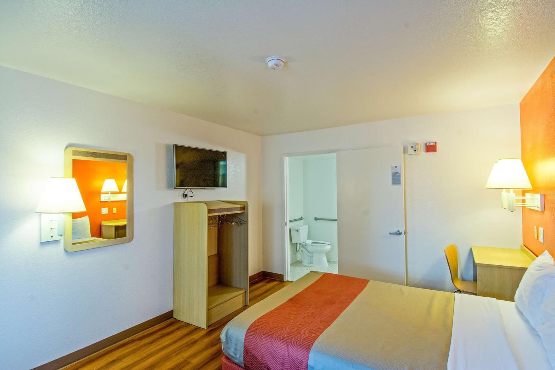 Motel 6-Redding, CA - South gallery photo in Redding, CA — image 22
