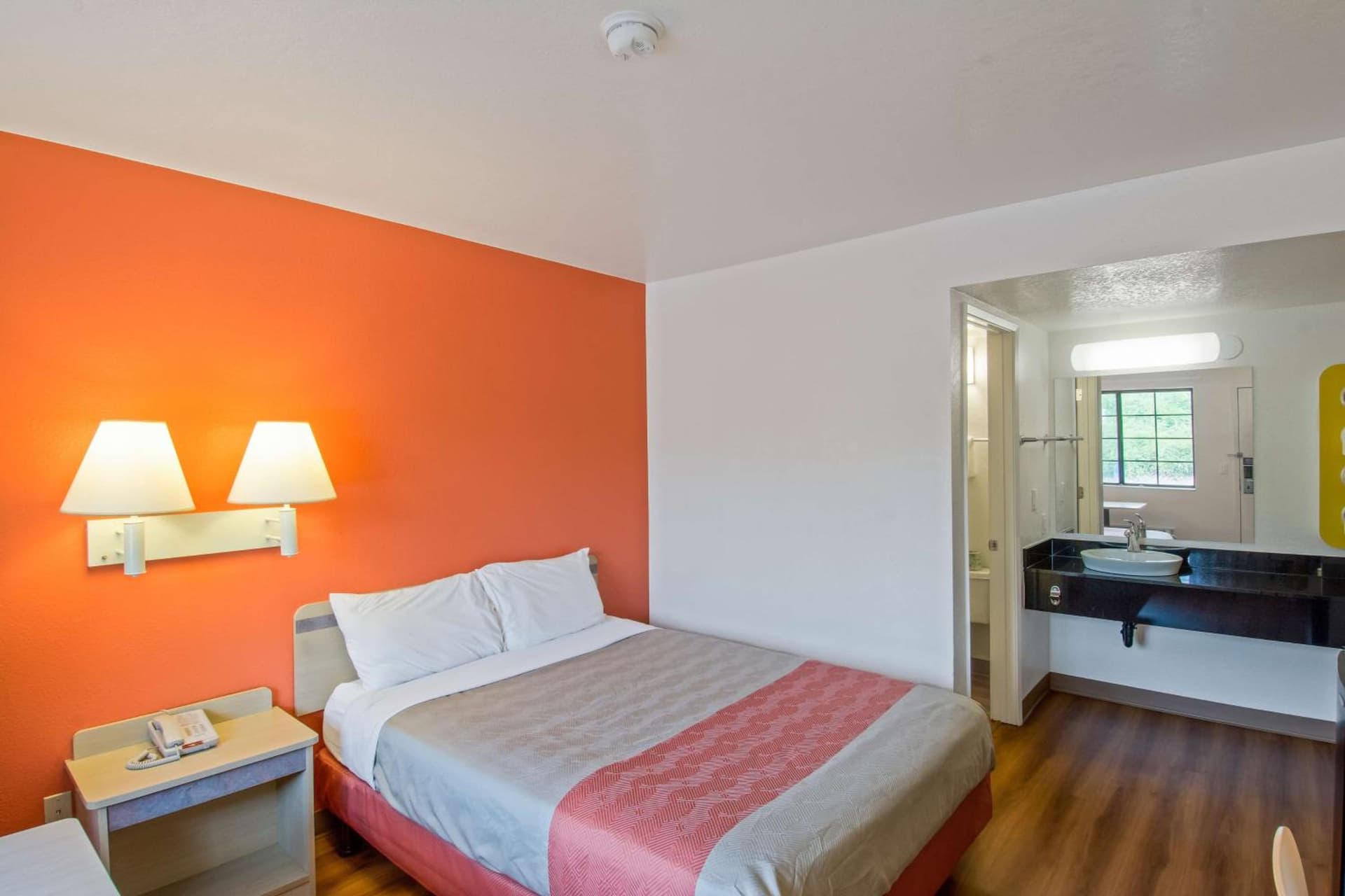 Motel 6-Redding, CA - South gallery photo in Redding, CA — image 46