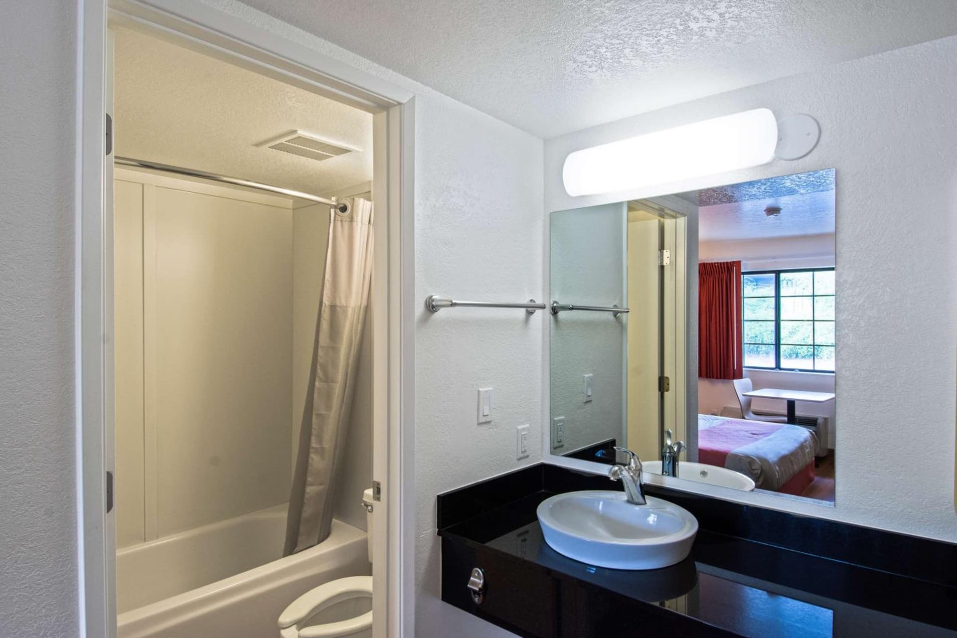 Motel 6-Redding, CA - South gallery photo in Redding, CA — image 42