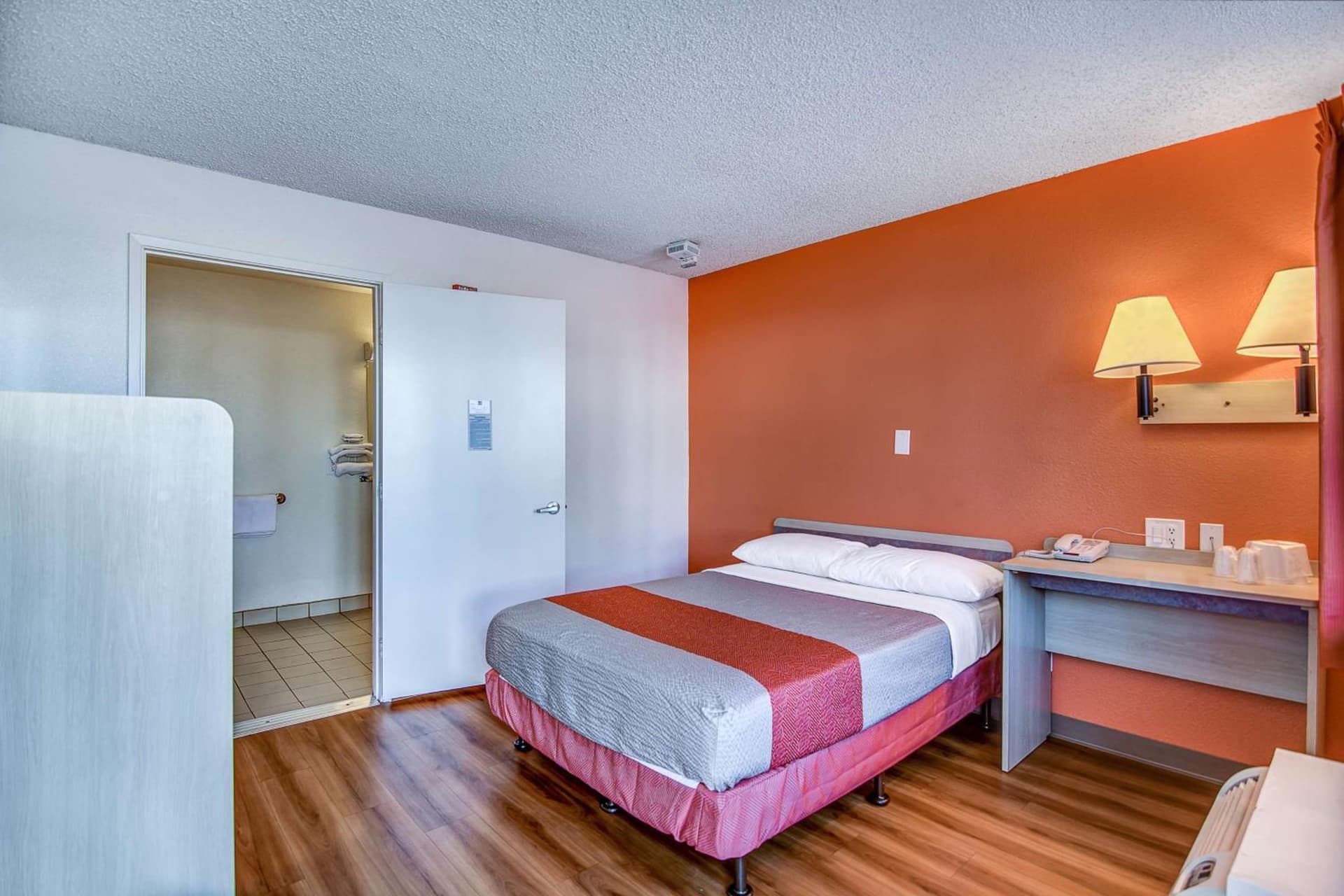Motel 6-Stockton, CA - Charter Way West gallery photo in Stockton, CA — image 5