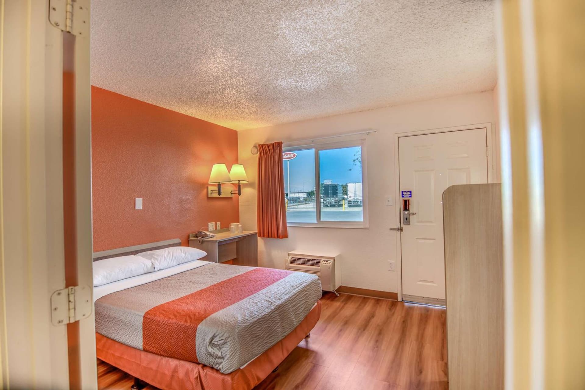 Motel 6-Stockton, CA - Charter Way West gallery photo in Stockton, CA — image 58