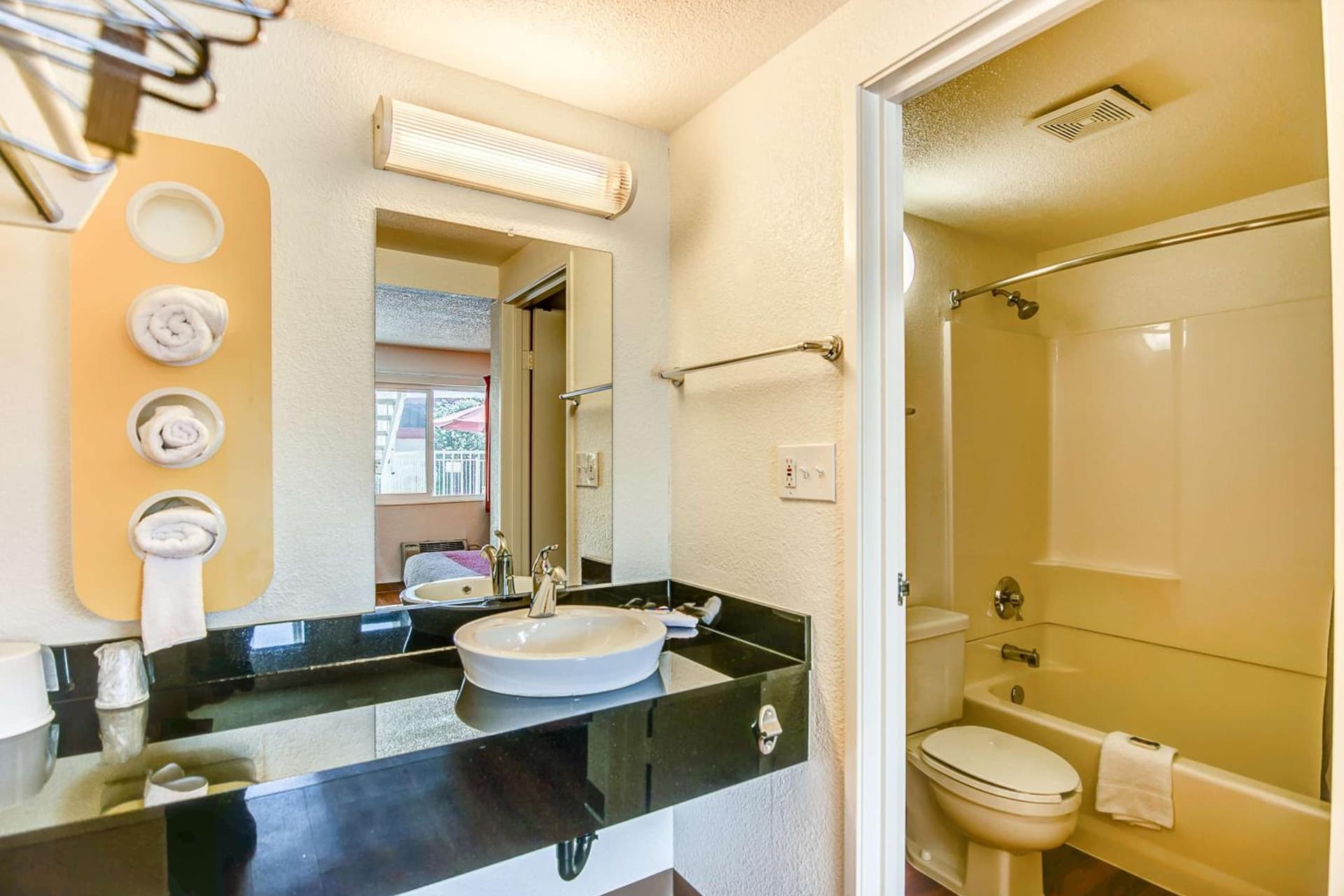 Motel 6-Stockton, CA - Charter Way West gallery photo in Stockton, CA — image 51