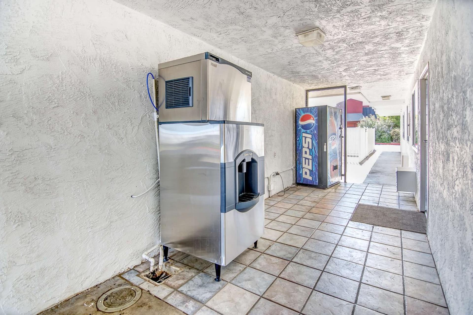 Motel 6-Stockton, CA - Charter Way West gallery photo in Stockton, CA — image 19