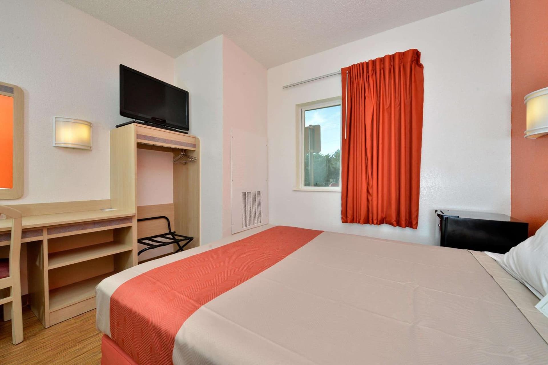 Motel 6-McKinney, TX - North gallery photo in McKinney, TX — image 4