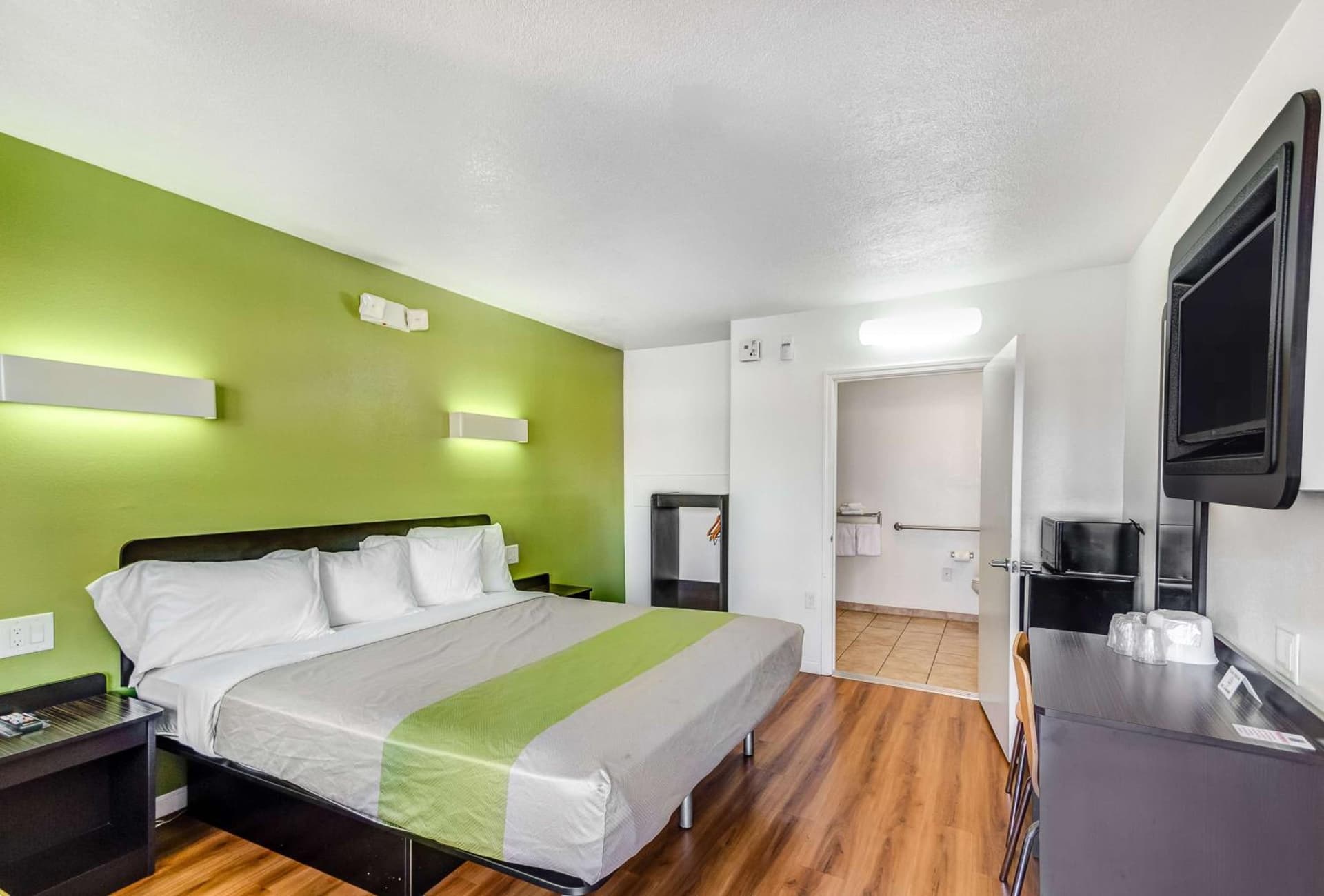 Motel 6-Visalia, CA property views in Visalia, CA — gallery photo 3