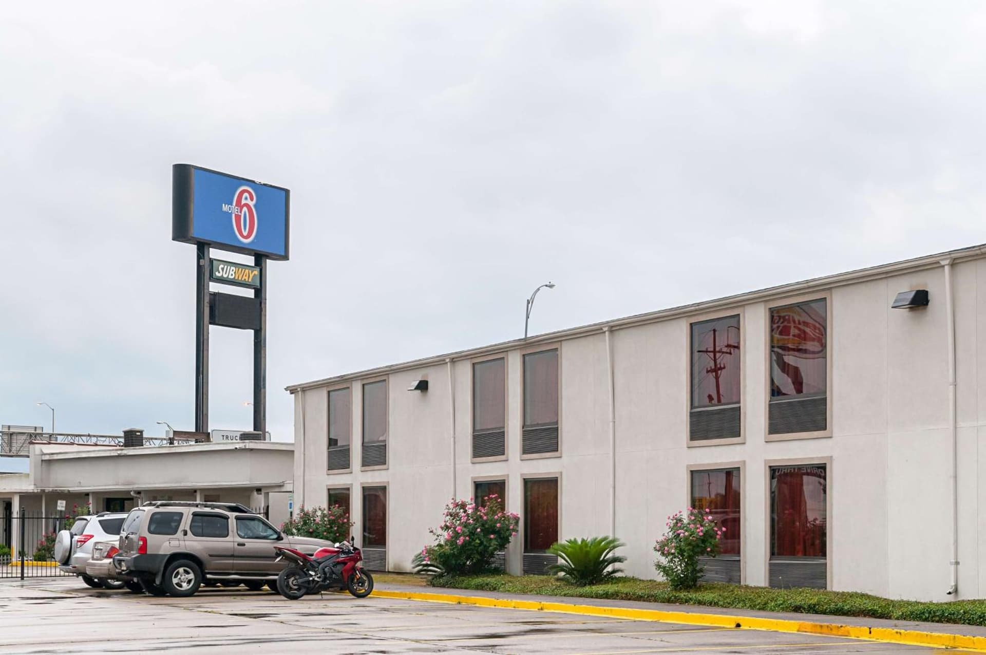 Motel 6-New Orleans, LA - Near Downtown featured exterior or lobby in New Orleans, LA — similar hotel