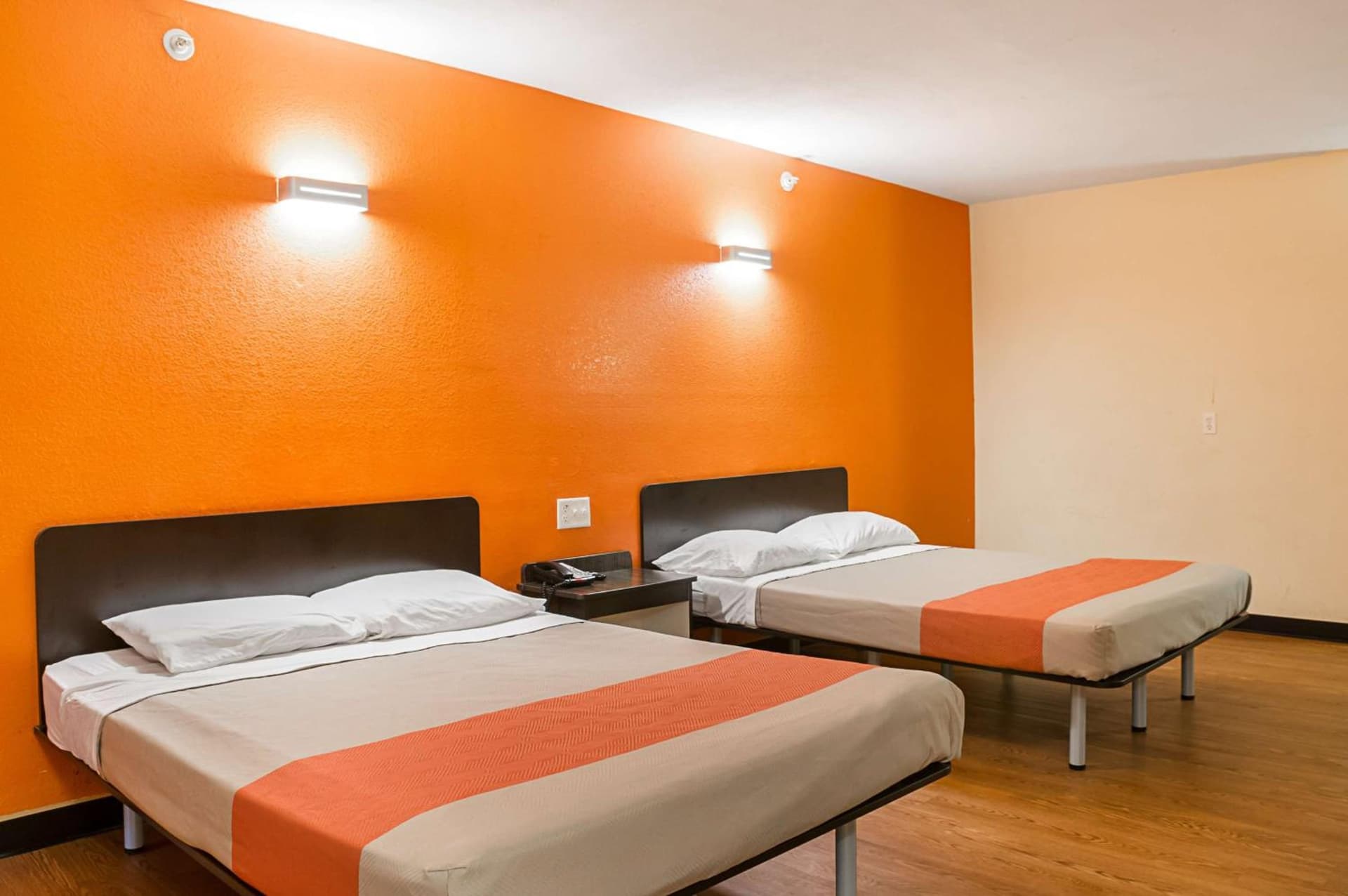 Motel 6-New Orleans, LA - Near Downtown interior in New Orleans, LA — gallery photo 2