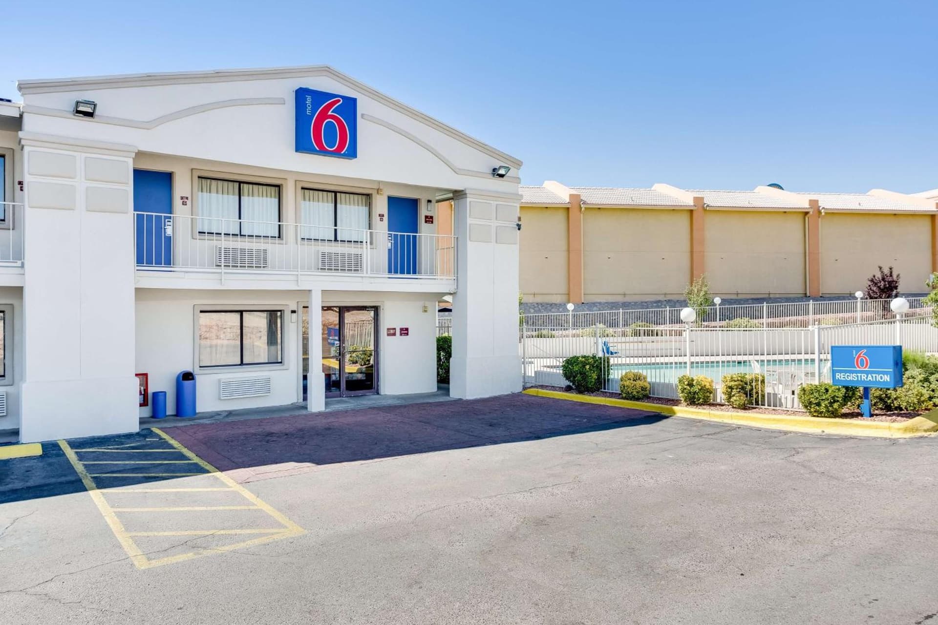 Motel 6-El Paso, TX - West gallery photo in El Paso, TX — image 19