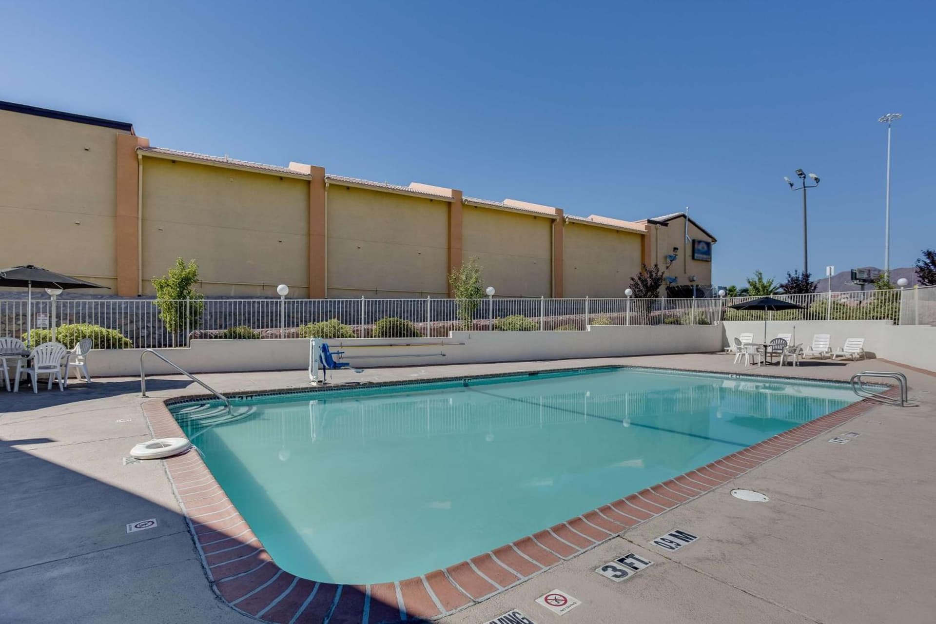 Motel 6-El Paso, TX - West gallery photo in El Paso, TX — image 24