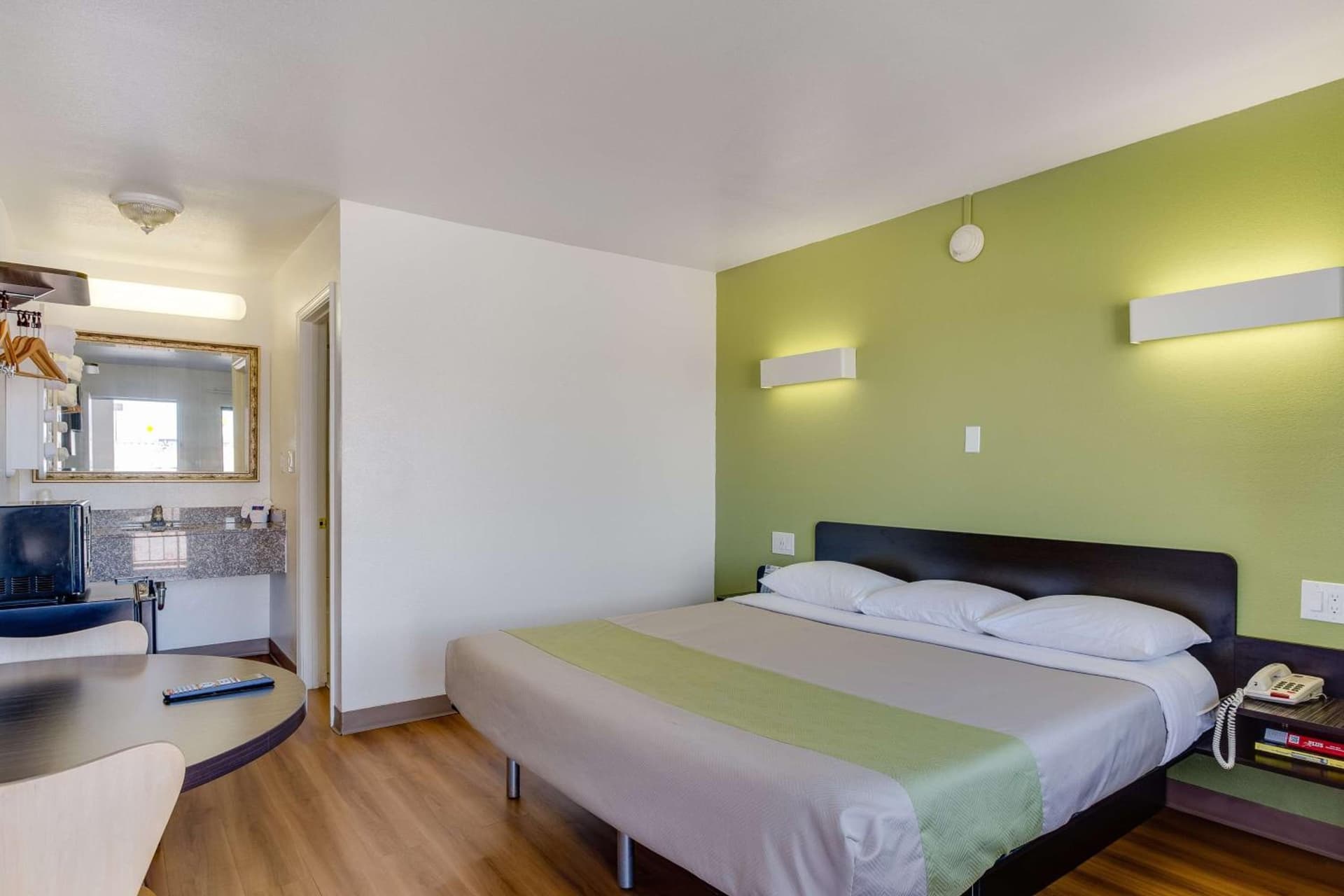Motel 6-El Paso, TX - West gallery photo in El Paso, TX — image 17