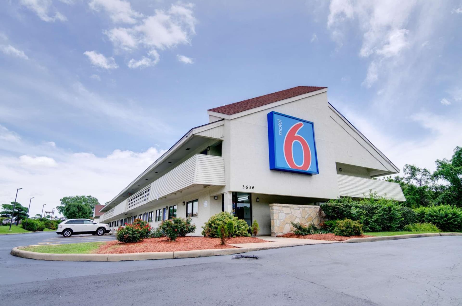 Days Inn by Wyndham Kansas City Northeast exterior or lobby in Kansas City, MO — main listing photo
