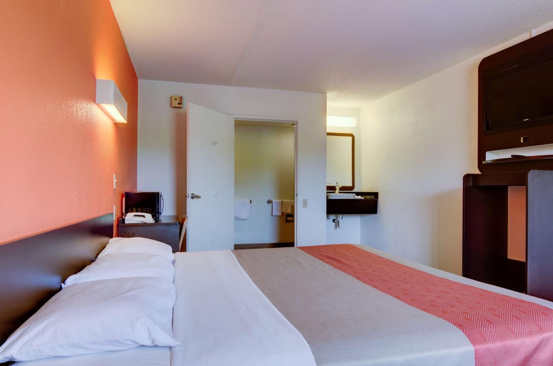 Days Inn by Wyndham Kansas City Northeast gallery photo in Kansas City, MO — image 18