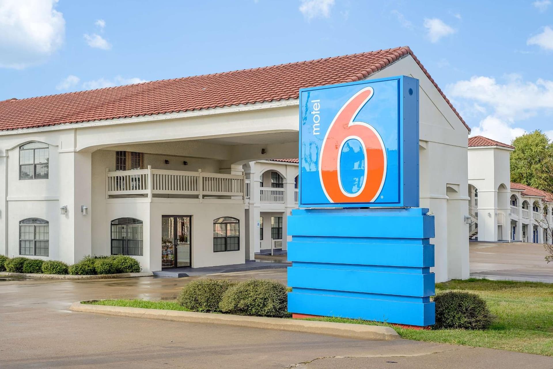 Motel 6-Canton, TX featured exterior or lobby in Canton, TX — similar hotel