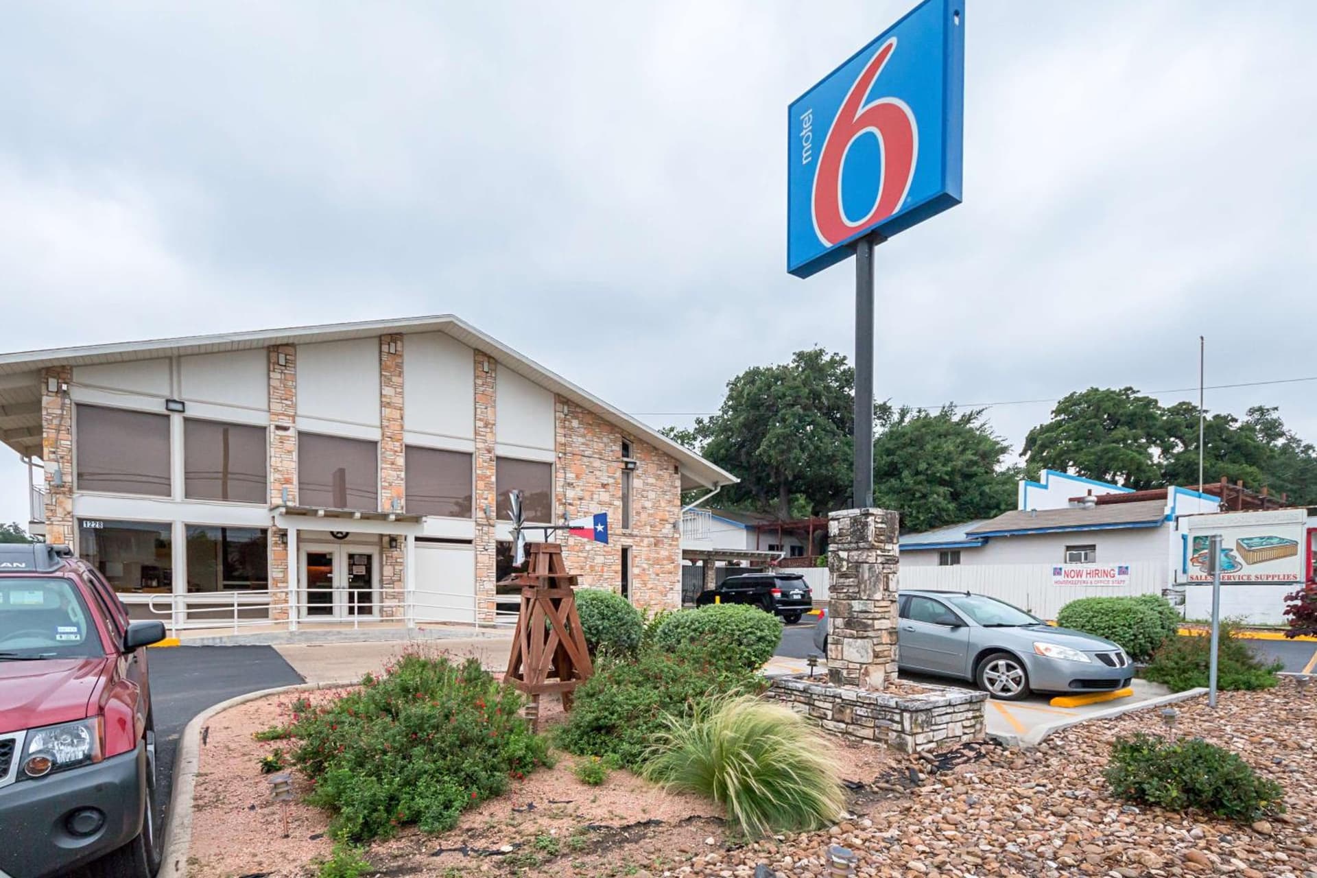 Motel 6 Boerne TX featured exterior or lobby in Boerne, TX — similar hotel