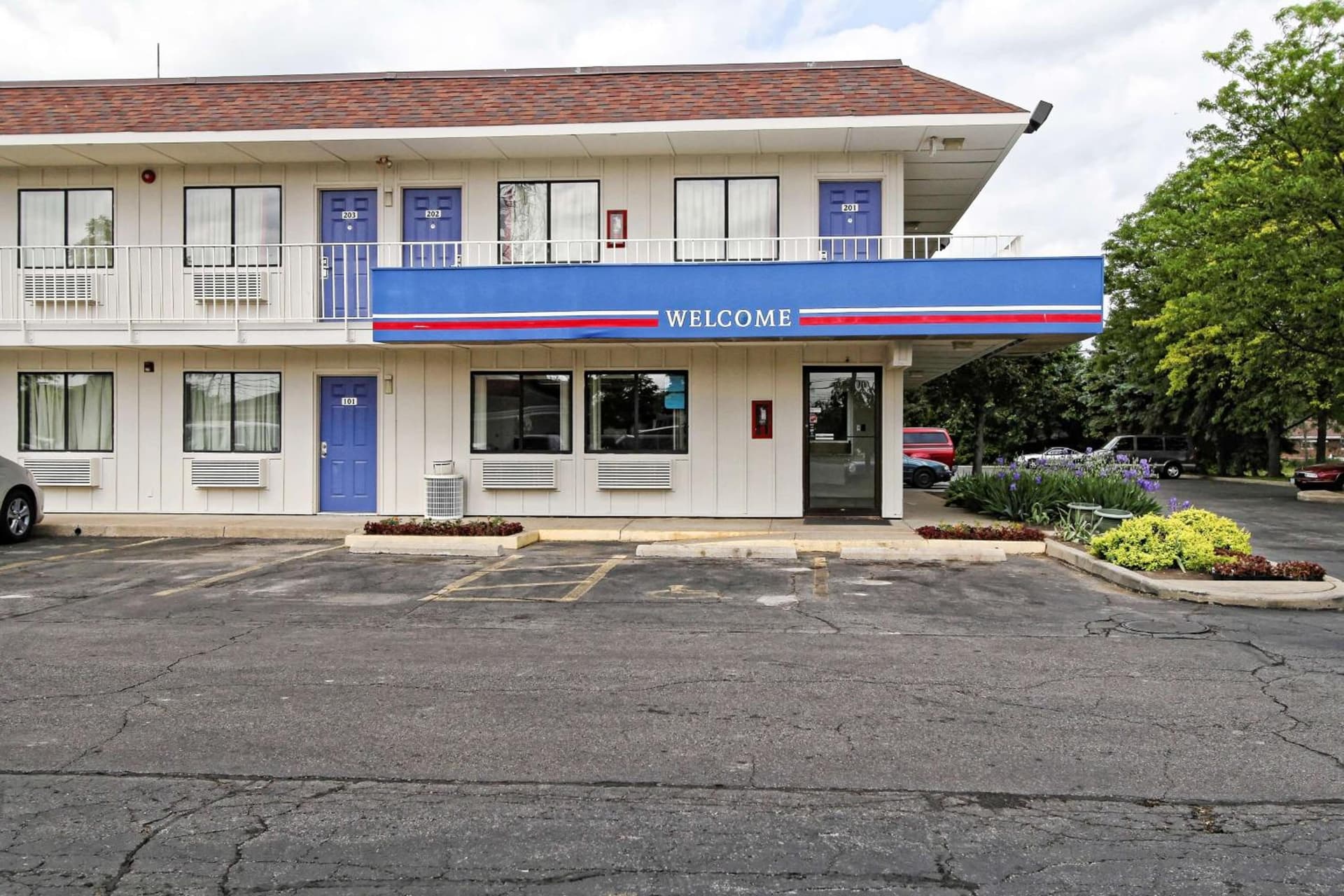 Motel 6-Amherst, OH - Cleveland West - Lorain interior in Amherst, OH — gallery photo 2