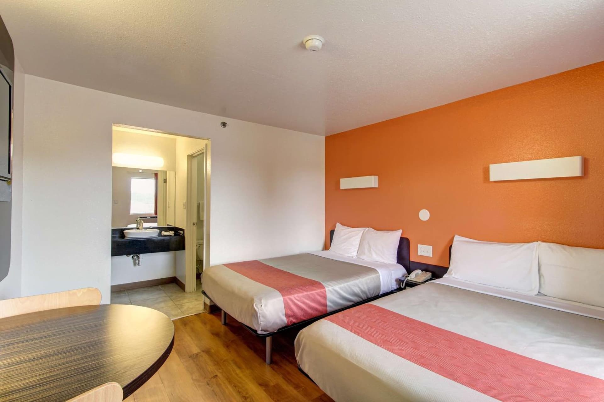 Motel 6-Amherst, OH - Cleveland West - Lorain gallery photo in Amherst, OH — image 18