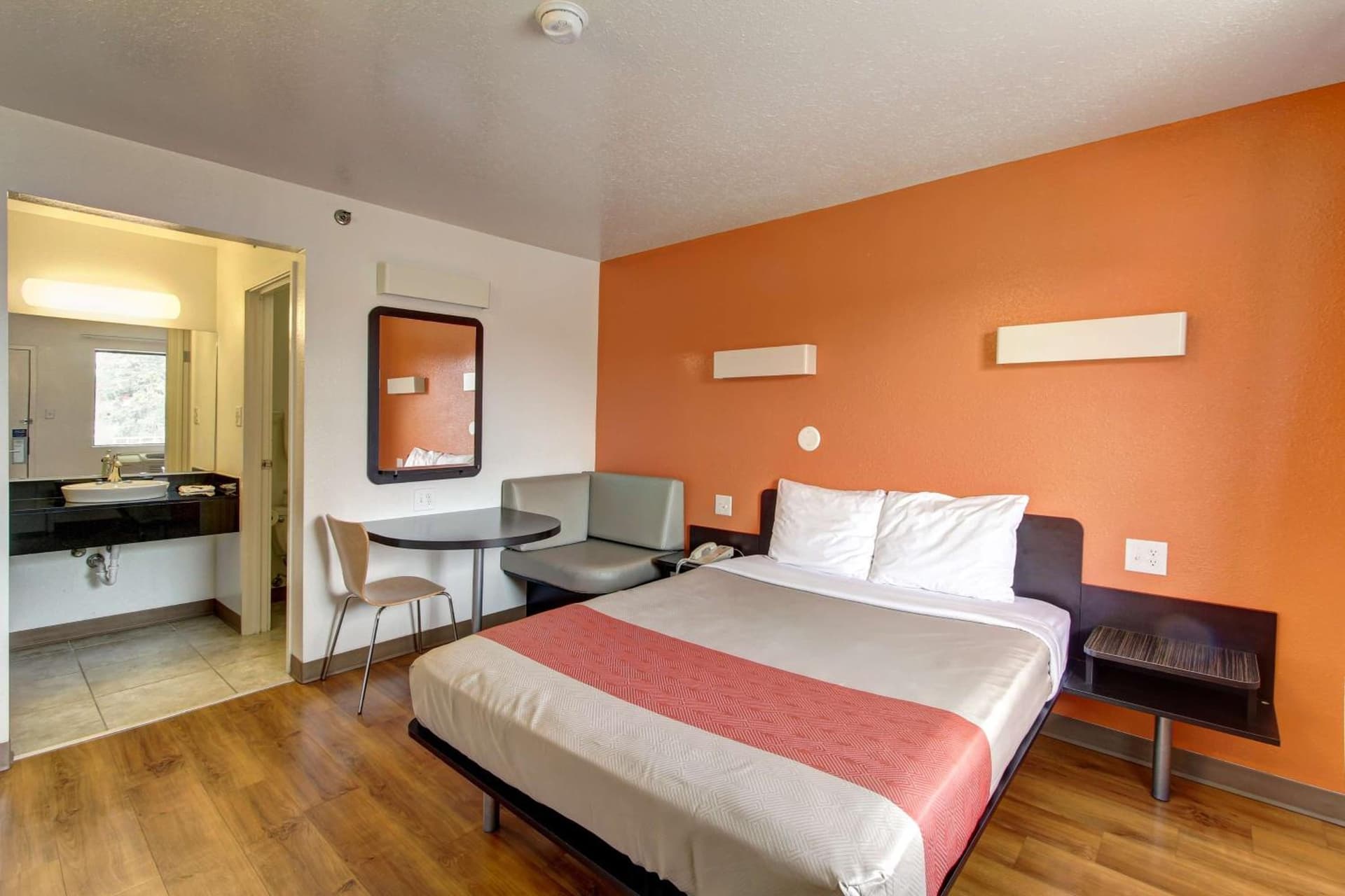 Motel 6-Amherst, OH - Cleveland West - Lorain gallery photo in Amherst, OH — image 8