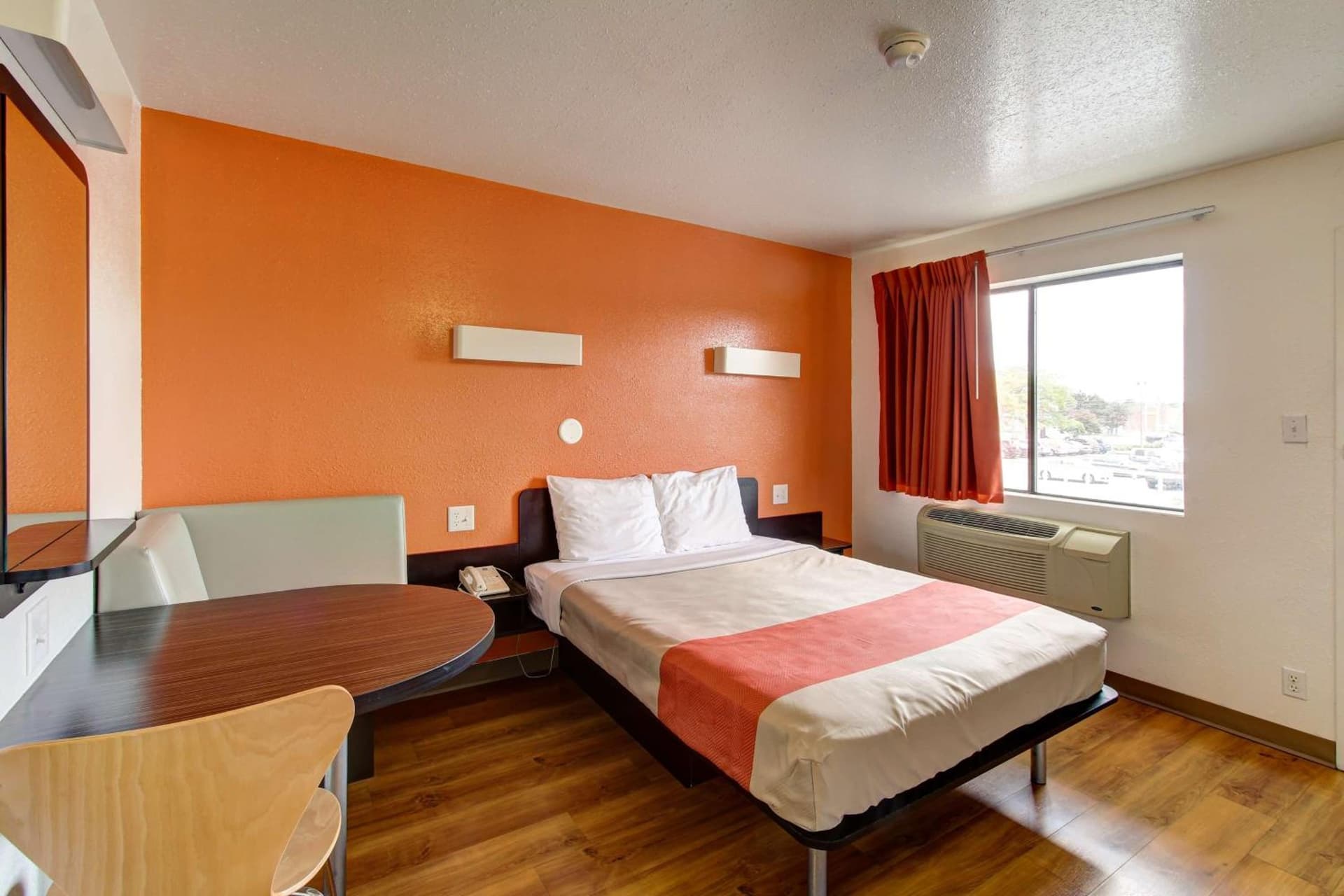 Motel 6-Amherst, OH - Cleveland West - Lorain gallery photo in Amherst, OH — image 5