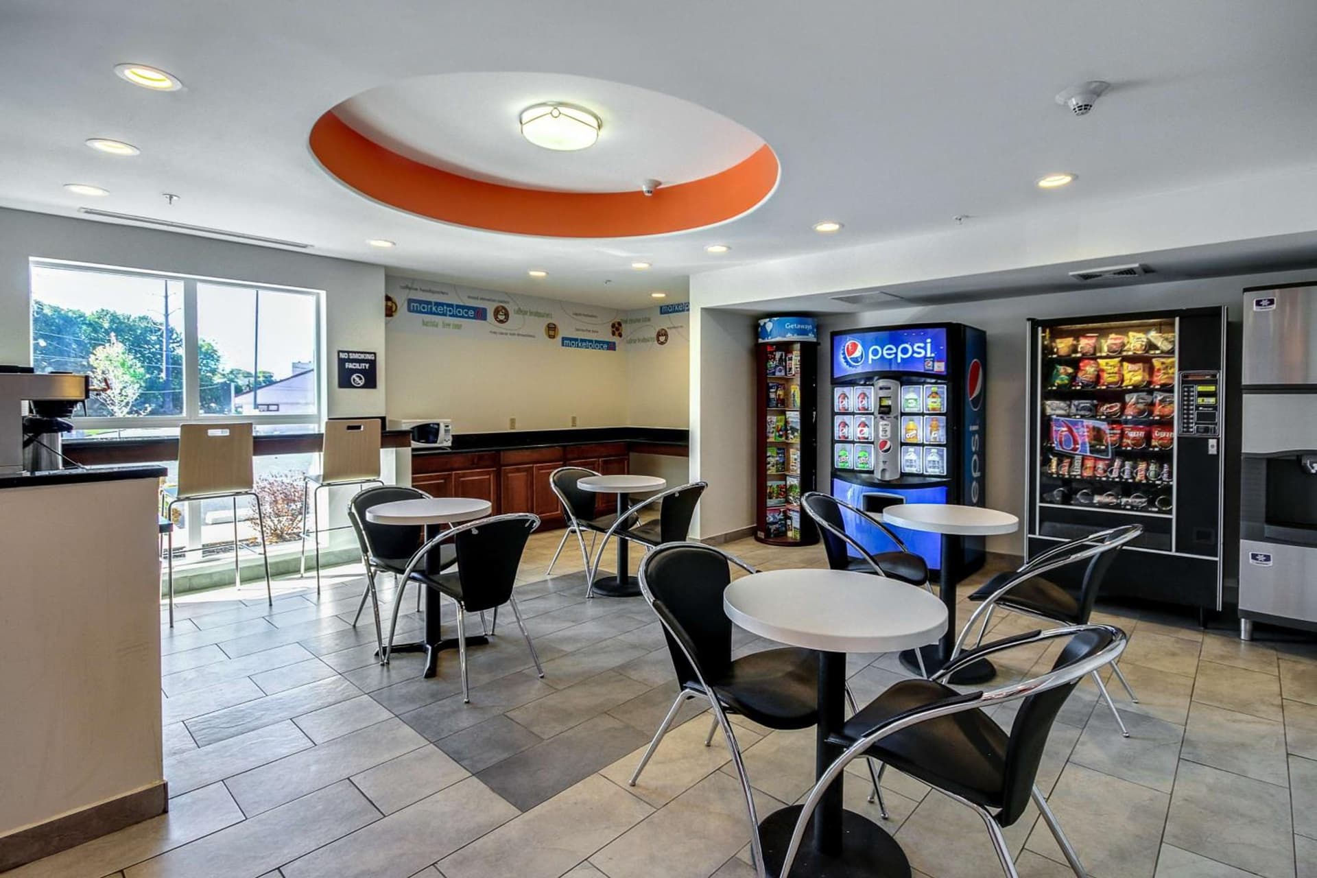 Motel 6-Allentown, PA interior in Allentown, PA — gallery photo 2