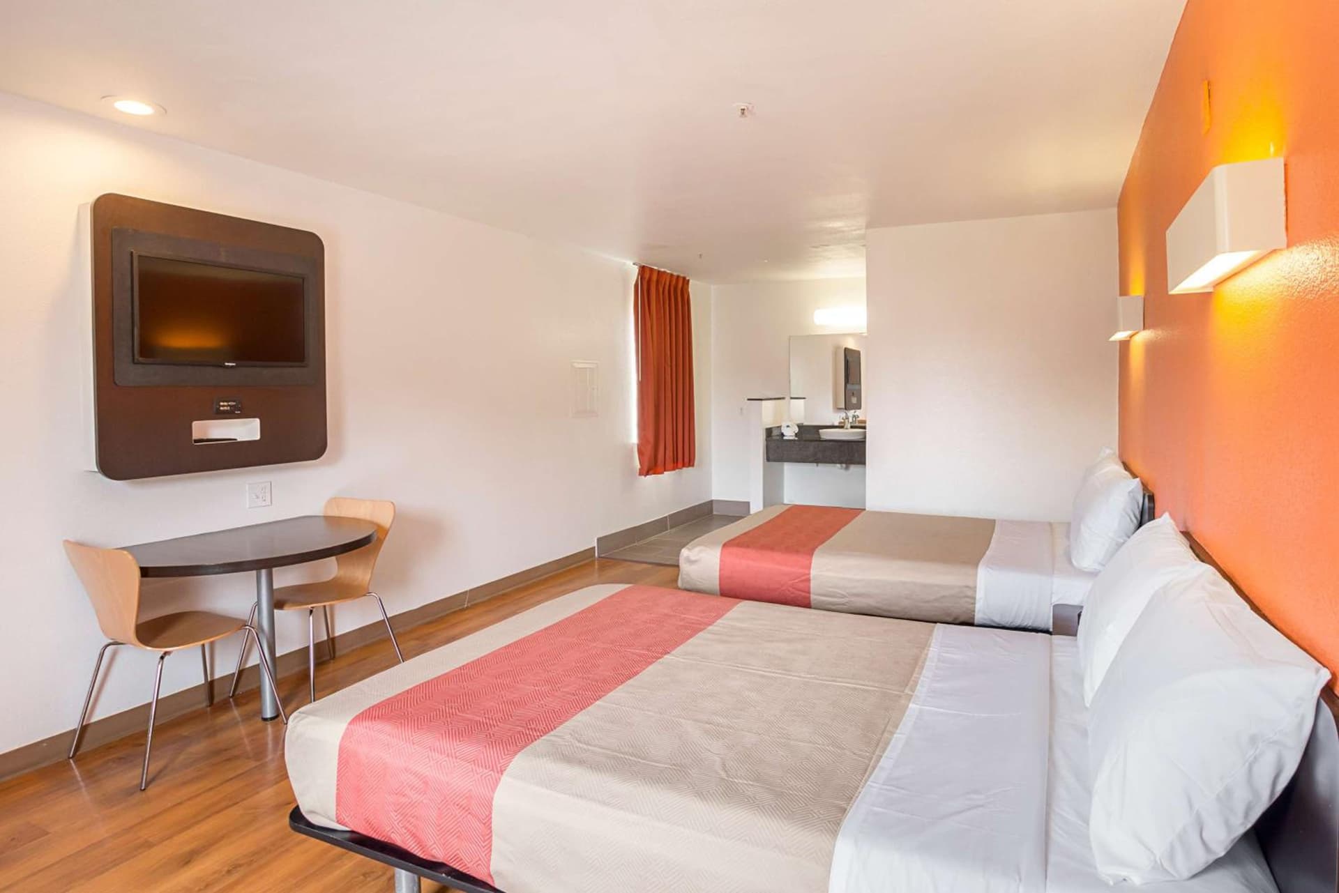 Motel 6-Grand Prairie, TX - Near Six Flags Drive gallery photo in Grand Prairie, TX — image 9