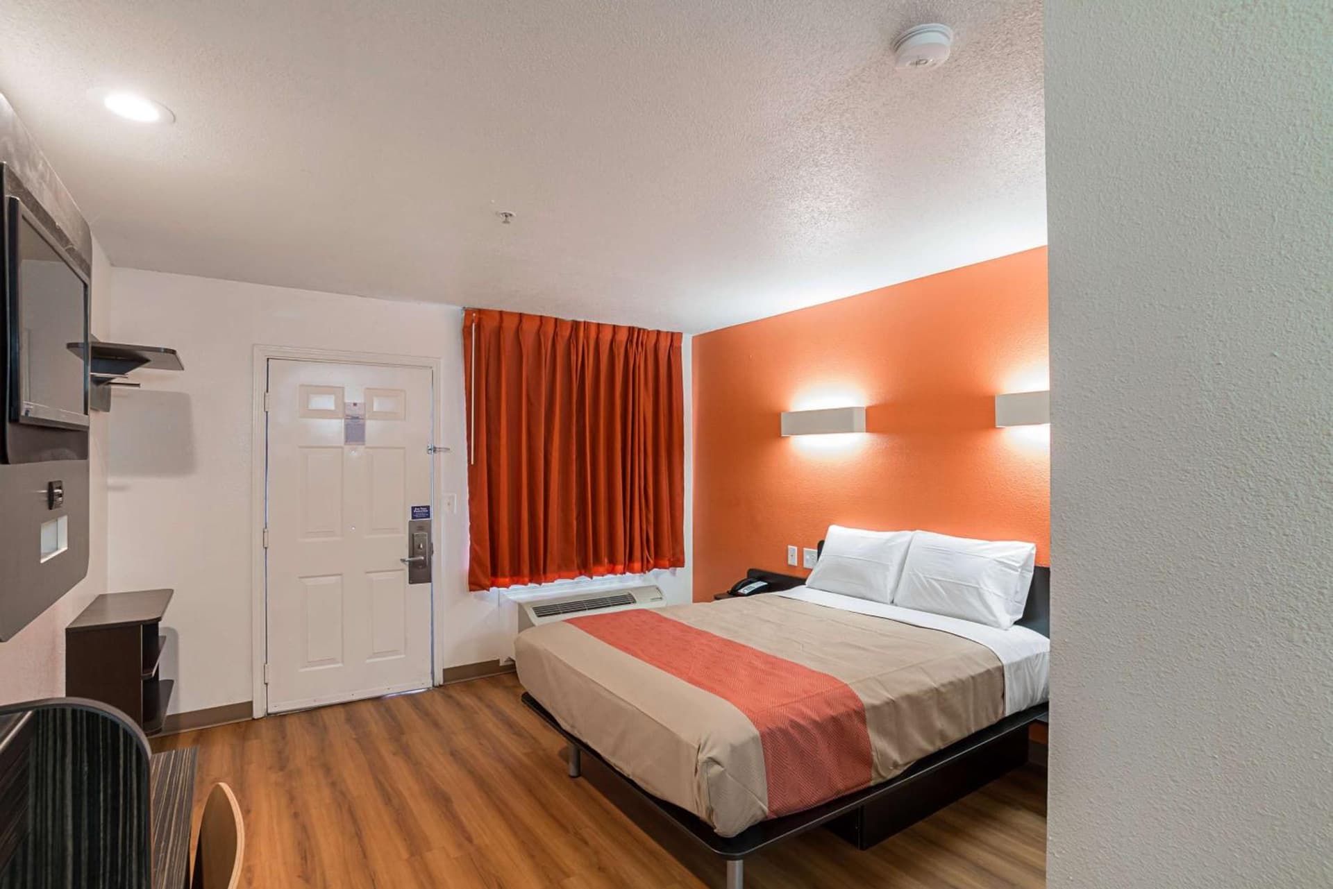 Motel 6-Grand Prairie, TX - Near Six Flags Drive gallery photo in Grand Prairie, TX — image 54