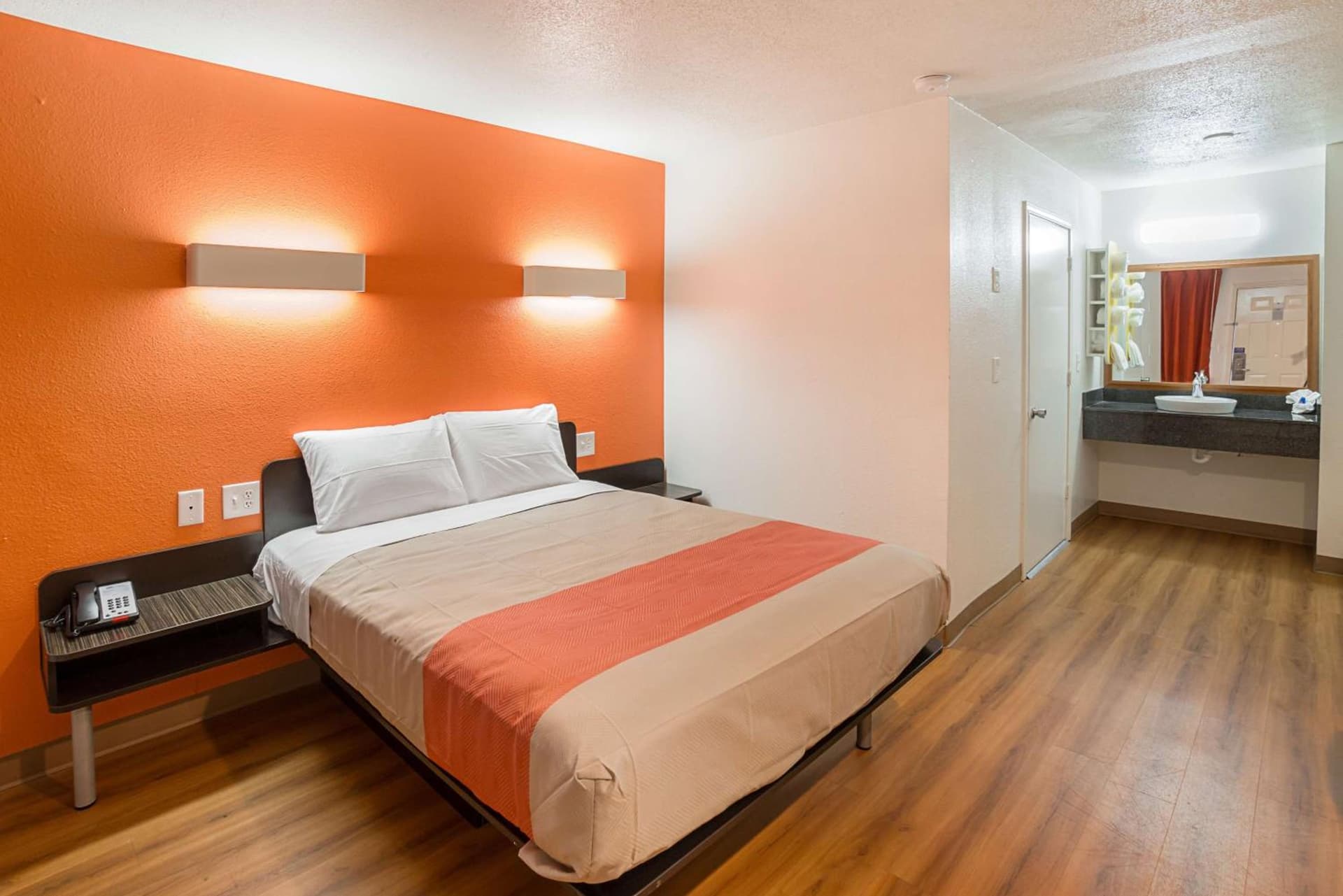 Motel 6-Grand Prairie, TX - Near Six Flags Drive gallery photo in Grand Prairie, TX — image 24