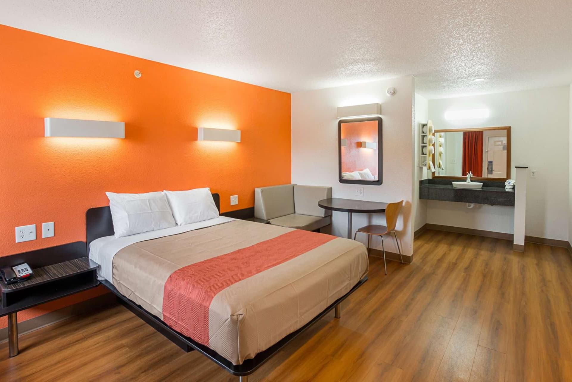 Motel 6-Grand Prairie, TX - Near Six Flags Drive gallery photo in Grand Prairie, TX — image 43