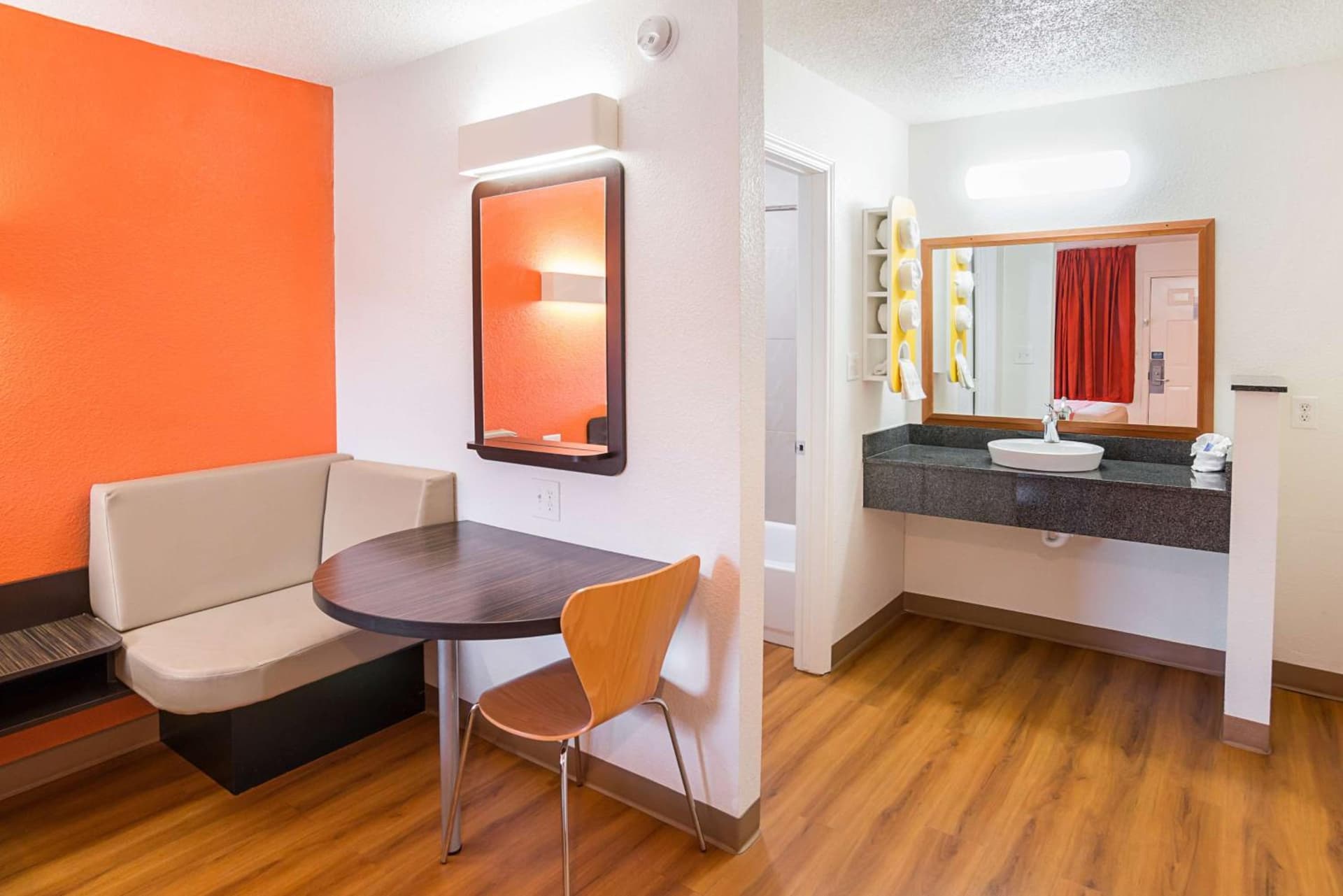 Motel 6-Grand Prairie, TX - Near Six Flags Drive gallery photo in Grand Prairie, TX — image 13