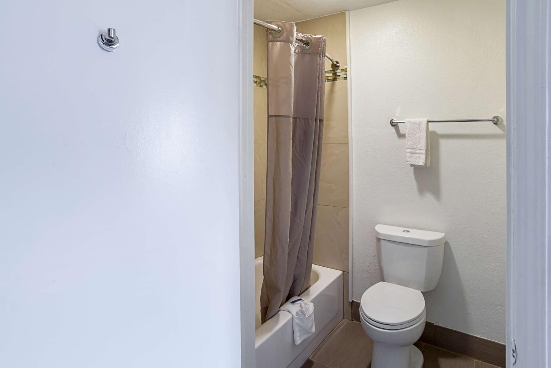 Motel 6-Grand Prairie, TX - Near Six Flags Drive gallery photo in Grand Prairie, TX — image 42