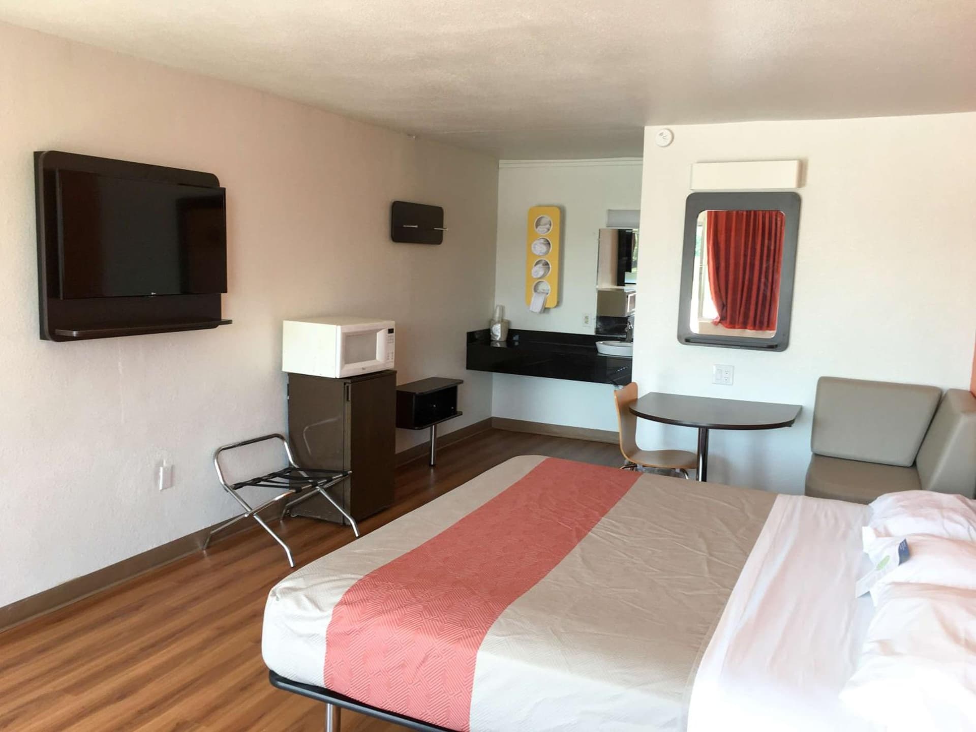 Motel 6-Connellys Springs, NC gallery photo in Hickory, NC — image 23