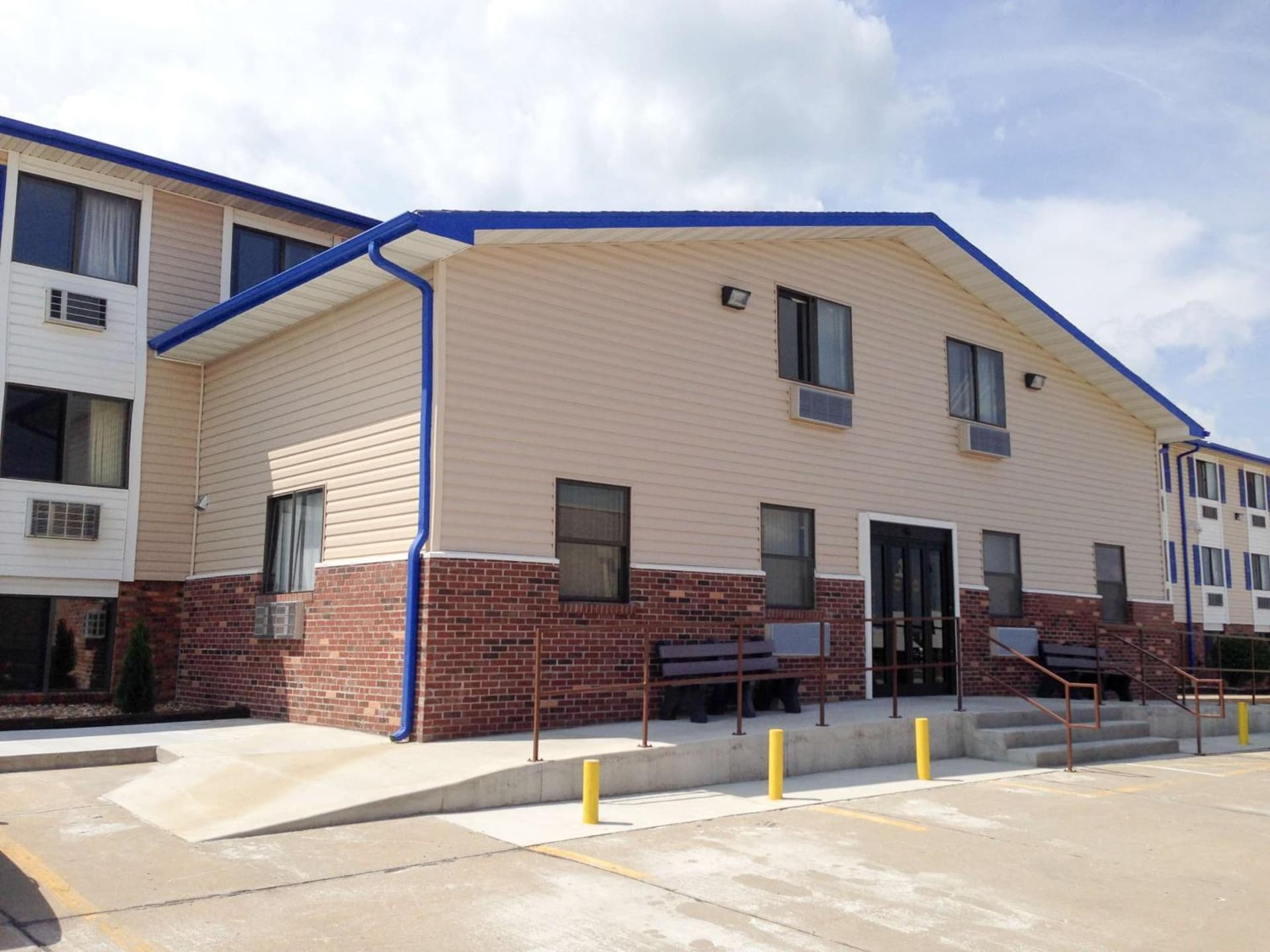 Motel 6-Sedalia, MO featured exterior or lobby in Sedalia, MO — similar hotel