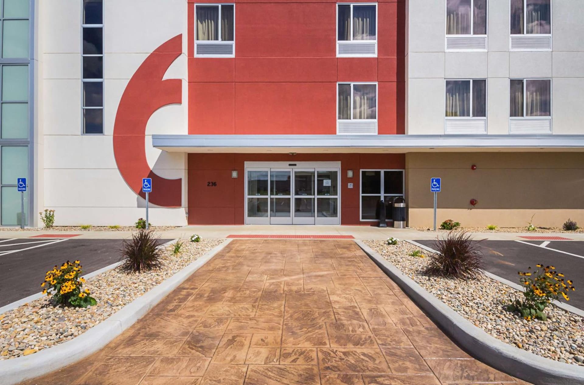 Days Inn by Wyndham South Bend/Notre Dame gallery photo in South Bend, IN — image 47