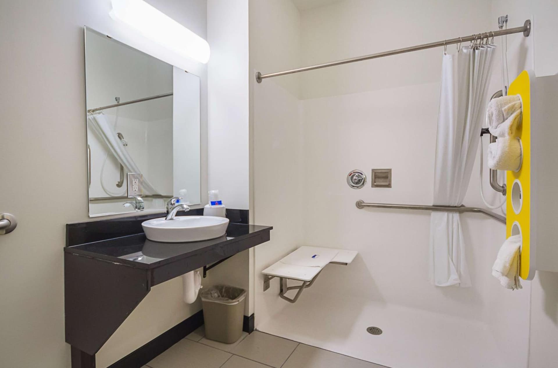 Days Inn by Wyndham South Bend/Notre Dame gallery photo in South Bend, IN — image 51