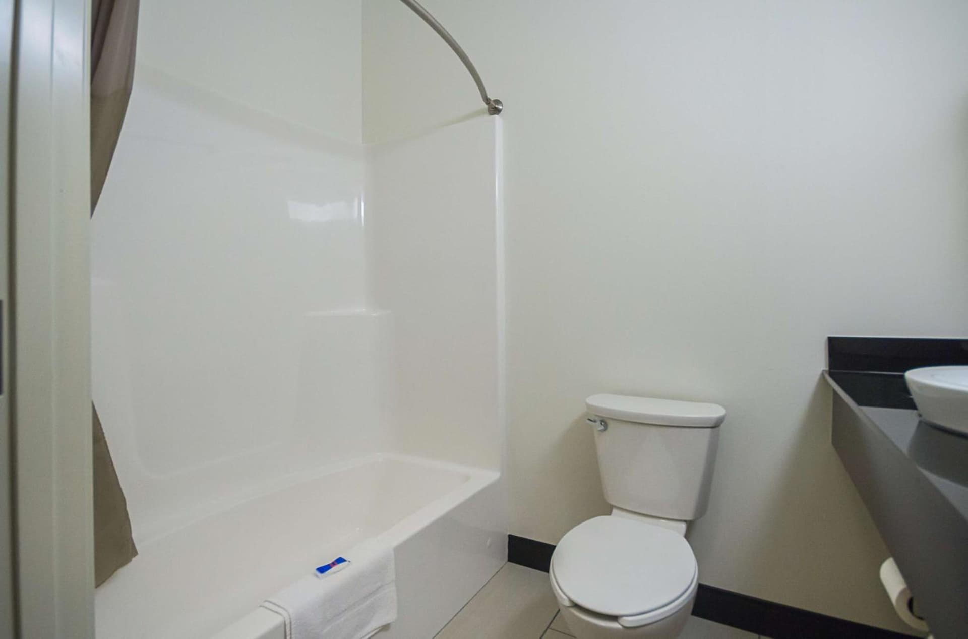Days Inn by Wyndham South Bend/Notre Dame gallery photo in South Bend, IN — image 24