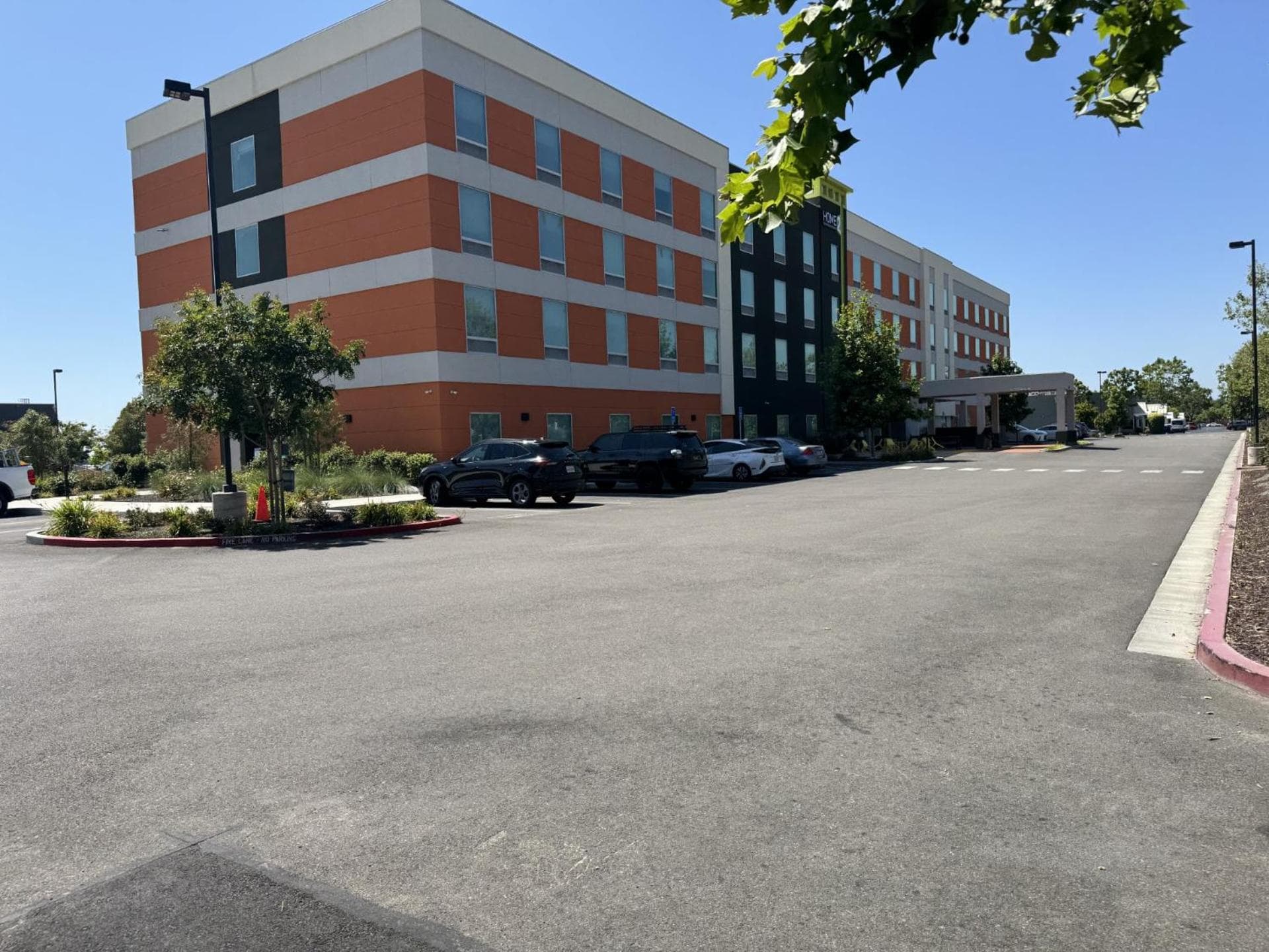 Home2 Suites By Hilton Hayward interior in Hayward, CA — gallery photo 2
